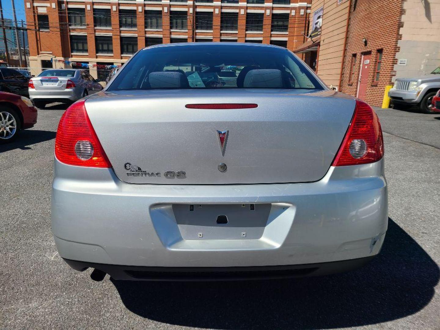 2010 SILVER PONTIAC G6 (1G2ZA5EB2A4) with an 2.4L engine, Automatic transmission, located at 7981 Paxton Street, Harrisburg, PA, 17111, (717) 561-2926, 40.261490, -76.749229 - WE FINANCE!!! Good Credit/ Bad Credit/ No Credit - ALL Trade-Ins Welcomed!!! ***Guaranteed Credit Approval*** APPLY ONLINE or CALL us TODAY ;) Internet Prices and Marketplace Prices are SPECIAL discounted ***CASH DEALS*** Retail Prices are higher. Please call us to discuss your cash and finan - Photo#3