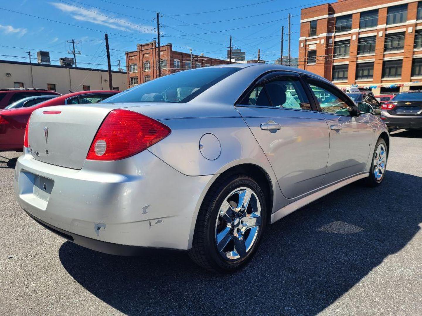 2010 SILVER PONTIAC G6 (1G2ZA5EB2A4) with an 2.4L engine, Automatic transmission, located at 7981 Paxton Street, Harrisburg, PA, 17111, (717) 561-2926, 40.261490, -76.749229 - WE FINANCE!!! Good Credit/ Bad Credit/ No Credit - ALL Trade-Ins Welcomed!!! ***Guaranteed Credit Approval*** APPLY ONLINE or CALL us TODAY ;) Internet Prices and Marketplace Prices are SPECIAL discounted ***CASH DEALS*** Retail Prices are higher. Please call us to discuss your cash and finan - Photo#4