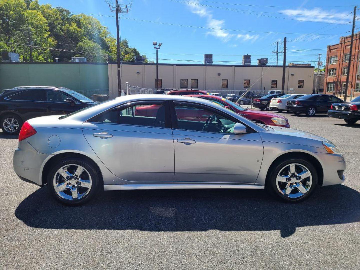 2010 SILVER PONTIAC G6 (1G2ZA5EB2A4) with an 2.4L engine, Automatic transmission, located at 7981 Paxton Street, Harrisburg, PA, 17111, (717) 561-2926, 40.261490, -76.749229 - WE FINANCE!!! Good Credit/ Bad Credit/ No Credit - ALL Trade-Ins Welcomed!!! ***Guaranteed Credit Approval*** APPLY ONLINE or CALL us TODAY ;) Internet Prices and Marketplace Prices are SPECIAL discounted ***CASH DEALS*** Retail Prices are higher. Please call us to discuss your cash and finan - Photo#5