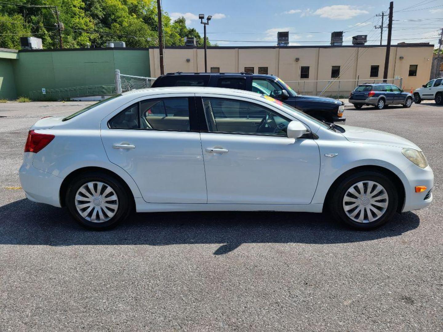 2010 WHITE SUZUKI KIZASHI S (JS2RF9A16A6) with an 2.4L engine, Continuously Variable transmission, located at 117 North Cameron Street, Harrisburg, PA, 17101, (717) 963-8962, 40.267021, -76.875351 - WE FINANCE!!! Good Credit/ Bad Credit/ No Credit - ALL Trade-Ins Welcomed!!! ***Guaranteed Credit Approval*** APPLY ONLINE or CALL us TODAY ;) Internet Prices and Marketplace Prices are SPECIAL discounted ***CASH DEALS*** Retail Prices are higher. Please call us to discuss your cash and finan - Photo#5