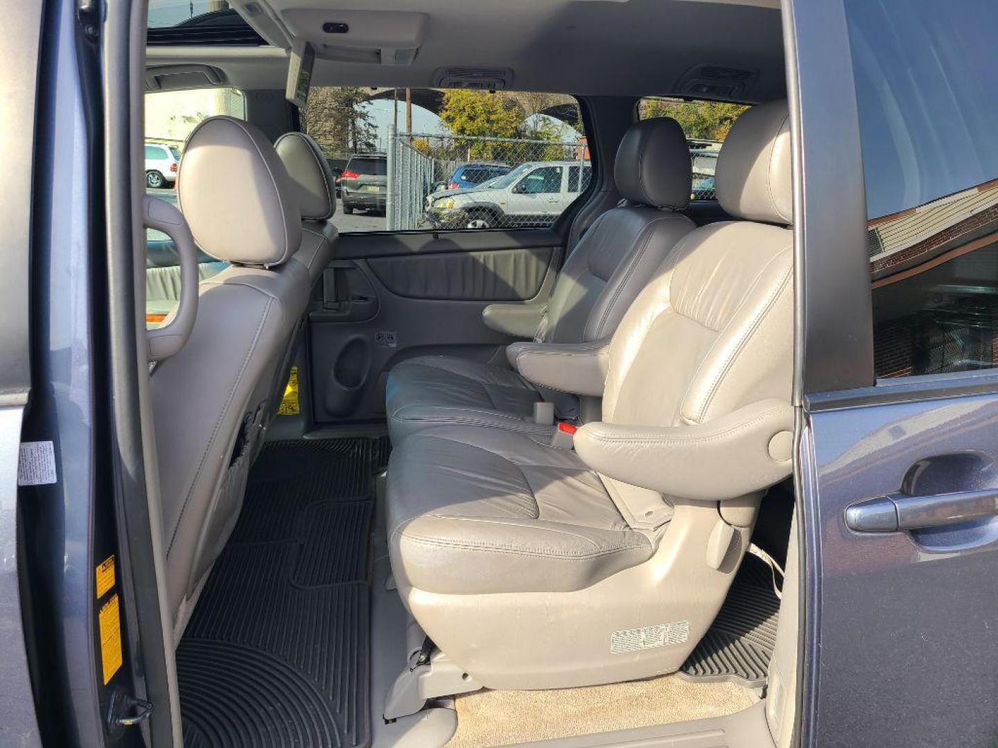 2010 GRAY TOYOTA SIENNA XLE (5TDDK4CC1AS) with an 3.5L engine, Automatic transmission, located at 117 North Cameron Street, Harrisburg, PA, 17101, (717) 963-8962, 40.267021, -76.875351 - WE FINANCE!!! Good Credit/ Bad Credit/ No Credit - ALL Trade-Ins Welcomed!!! ***Guaranteed Credit Approval*** APPLY ONLINE or CALL us TODAY ;) Internet Prices and Marketplace Prices are SPECIAL discounted ***CASH DEALS*** Retail Prices are higher. Please call us to discuss your cash and finan - Photo#15