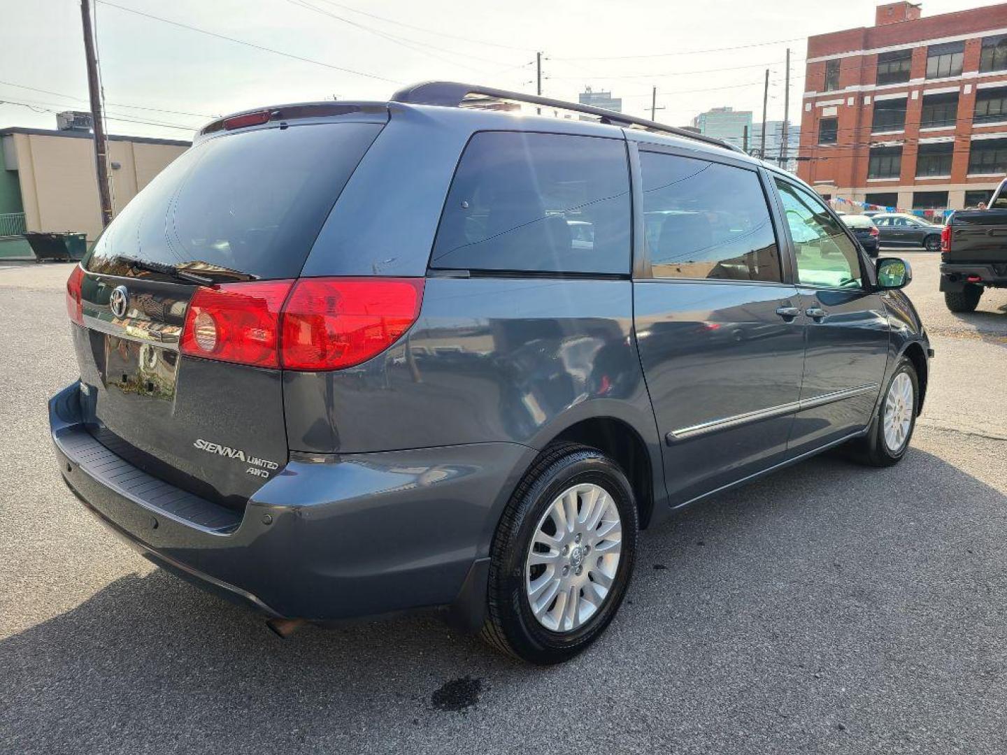 2010 GRAY TOYOTA SIENNA XLE (5TDDK4CC1AS) with an 3.5L engine, Automatic transmission, located at 117 North Cameron Street, Harrisburg, PA, 17101, (717) 963-8962, 40.267021, -76.875351 - WE FINANCE!!! Good Credit/ Bad Credit/ No Credit - ALL Trade-Ins Welcomed!!! ***Guaranteed Credit Approval*** APPLY ONLINE or CALL us TODAY ;) Internet Prices and Marketplace Prices are SPECIAL discounted ***CASH DEALS*** Retail Prices are higher. Please call us to discuss your cash and finan - Photo#4