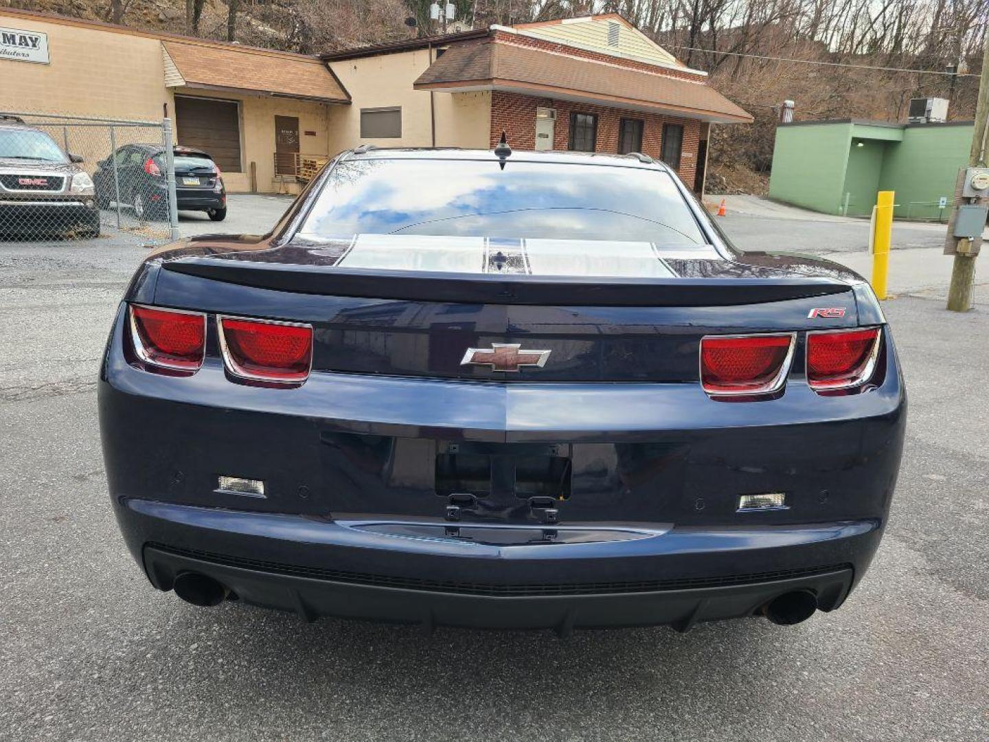 2011 BLUE CHEVROLET CAMARO RS (2G1FF1ED4B9) with an 3.6L engine, 6-Speed Manual transmission, located at 117 North Cameron Street, Harrisburg, PA, 17101, (717) 963-8962, 40.267021, -76.875351 - WE FINANCE!!! Good Credit/ Bad Credit/ No Credit - ALL Trade-Ins Welcomed!!! ***Guaranteed Credit Approval*** APPLY ONLINE or CALL us TODAY ;) Internet Prices and Marketplace Prices are SPECIAL discounted ***CASH DEALS*** Retail Prices are higher. Please call us to discuss your cash and finan - Photo#5