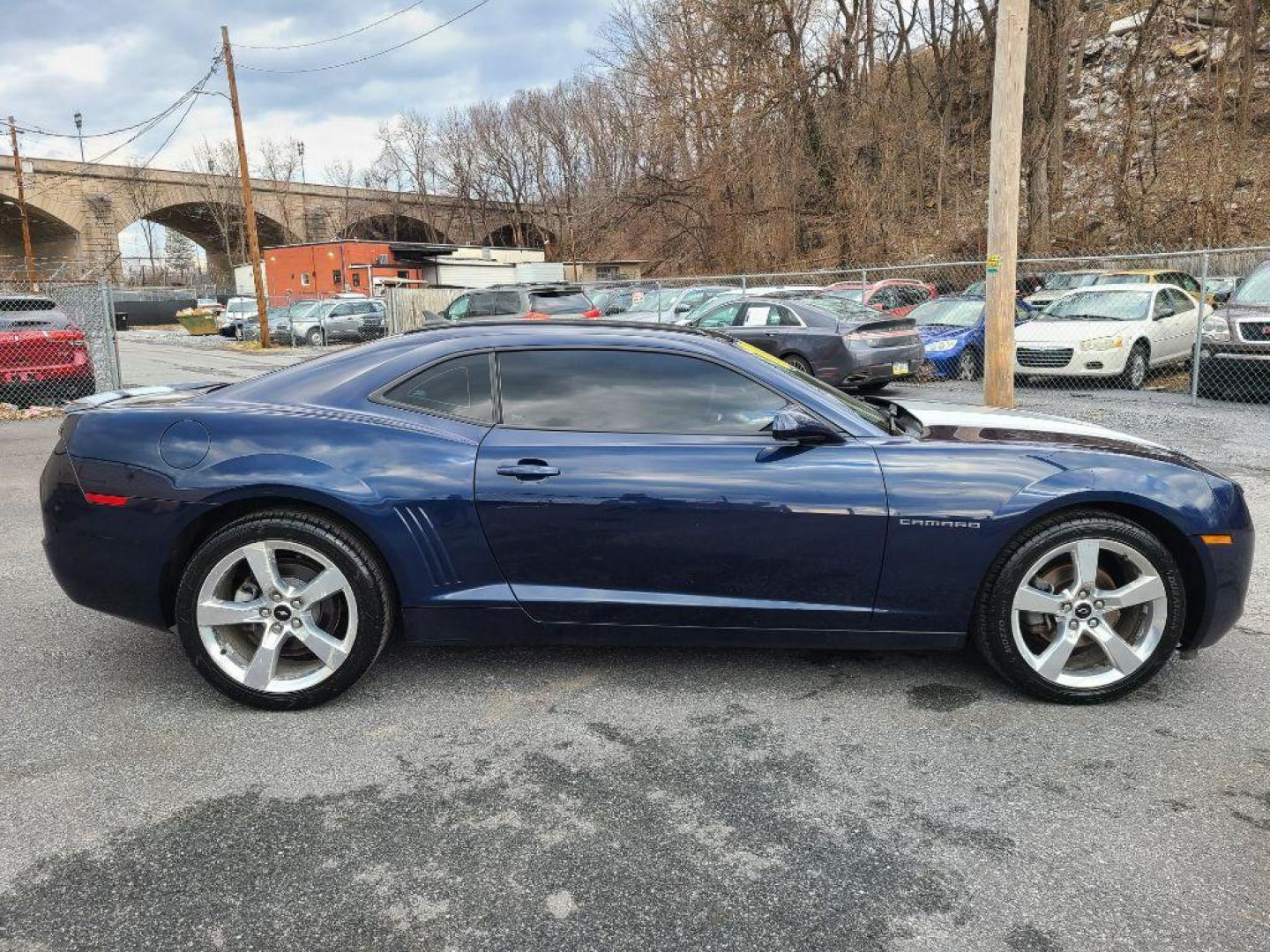 2011 BLUE CHEVROLET CAMARO RS (2G1FF1ED4B9) with an 3.6L engine, 6-Speed Manual transmission, located at 117 North Cameron Street, Harrisburg, PA, 17101, (717) 963-8962, 40.267021, -76.875351 - WE FINANCE!!! Good Credit/ Bad Credit/ No Credit - ALL Trade-Ins Welcomed!!! ***Guaranteed Credit Approval*** APPLY ONLINE or CALL us TODAY ;) Internet Prices and Marketplace Prices are SPECIAL discounted ***CASH DEALS*** Retail Prices are higher. Please call us to discuss your cash and finan - Photo#6