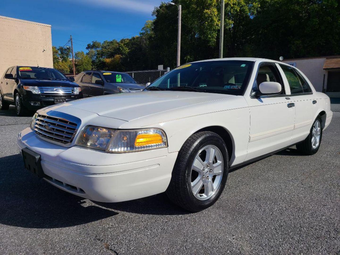 2011 WHITE FORD CROWN VICTORIA LX (2FABP7EV0BX) with an 4.6L engine, Automatic transmission, located at 117 North Cameron Street, Harrisburg, PA, 17101, (717) 963-8962, 40.267021, -76.875351 - Photo#0