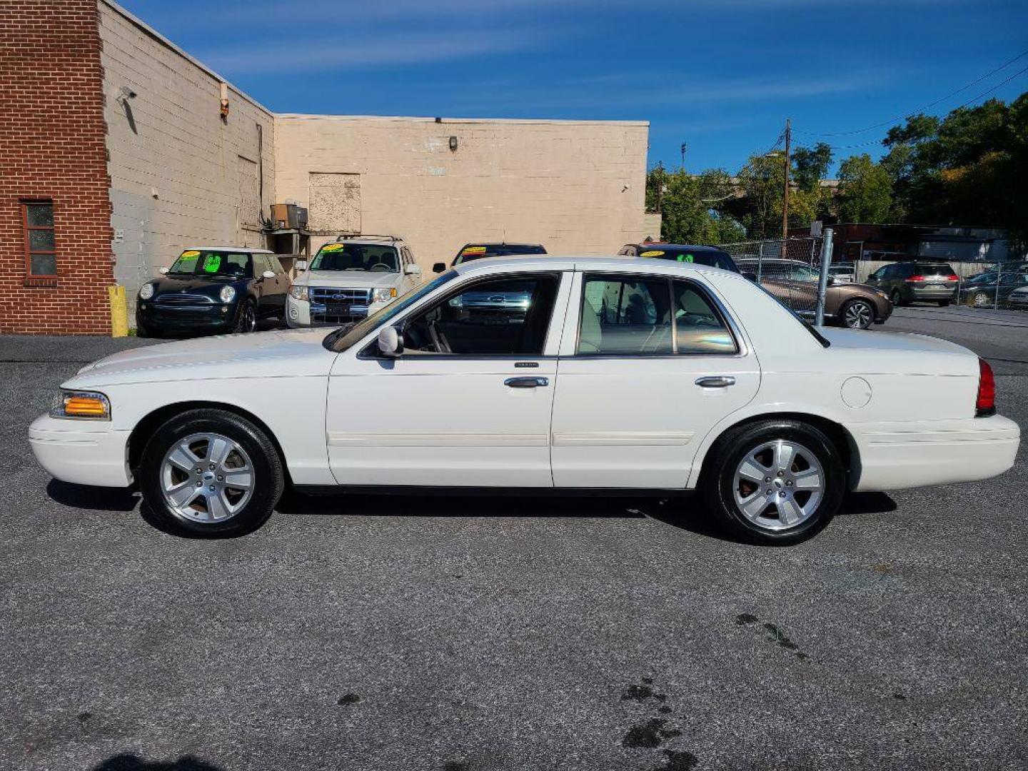 2011 WHITE FORD CROWN VICTORIA LX (2FABP7EV0BX) with an 4.6L engine, Automatic transmission, located at 117 North Cameron Street, Harrisburg, PA, 17101, (717) 963-8962, 40.267021, -76.875351 - WE FINANCE!!! Good Credit/ Bad Credit/ No Credit - ALL Trade-Ins Welcomed!!! ***Guaranteed Credit Approval*** APPLY ONLINE or CALL us TODAY ;) Internet Prices and Marketplace Prices are SPECIAL discounted ***CASH DEALS*** Retail Prices are higher. Please call us to discuss your cash and finan - Photo#1