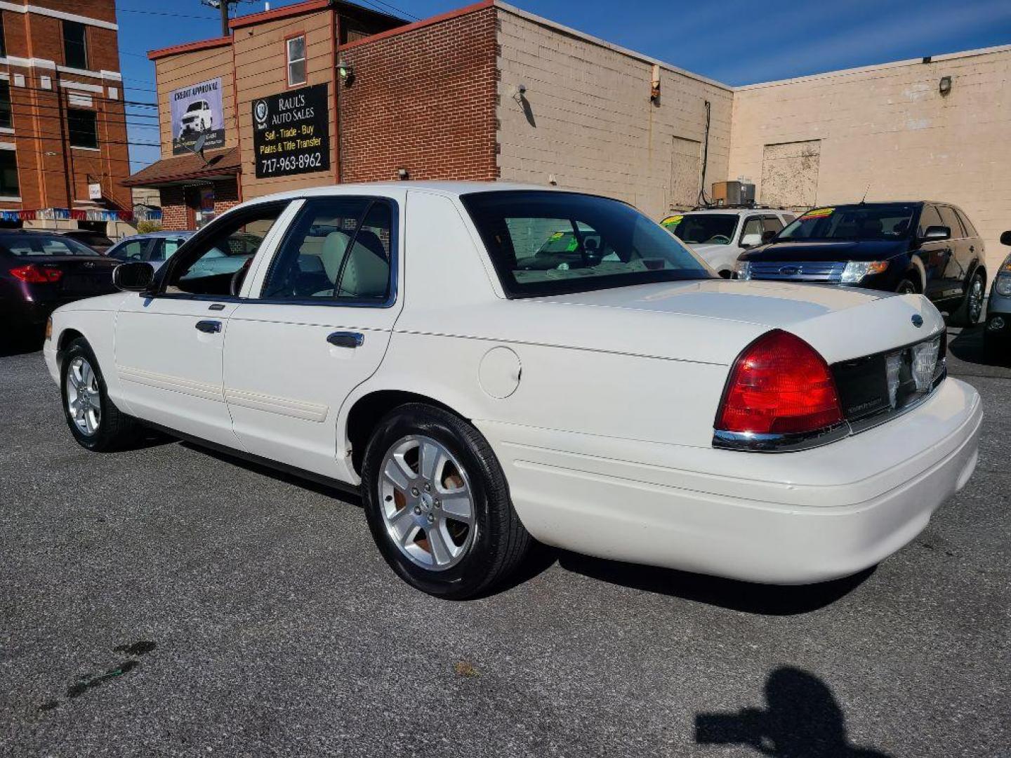 2011 WHITE FORD CROWN VICTORIA LX (2FABP7EV0BX) with an 4.6L engine, Automatic transmission, located at 117 North Cameron Street, Harrisburg, PA, 17101, (717) 963-8962, 40.267021, -76.875351 - Photo#2