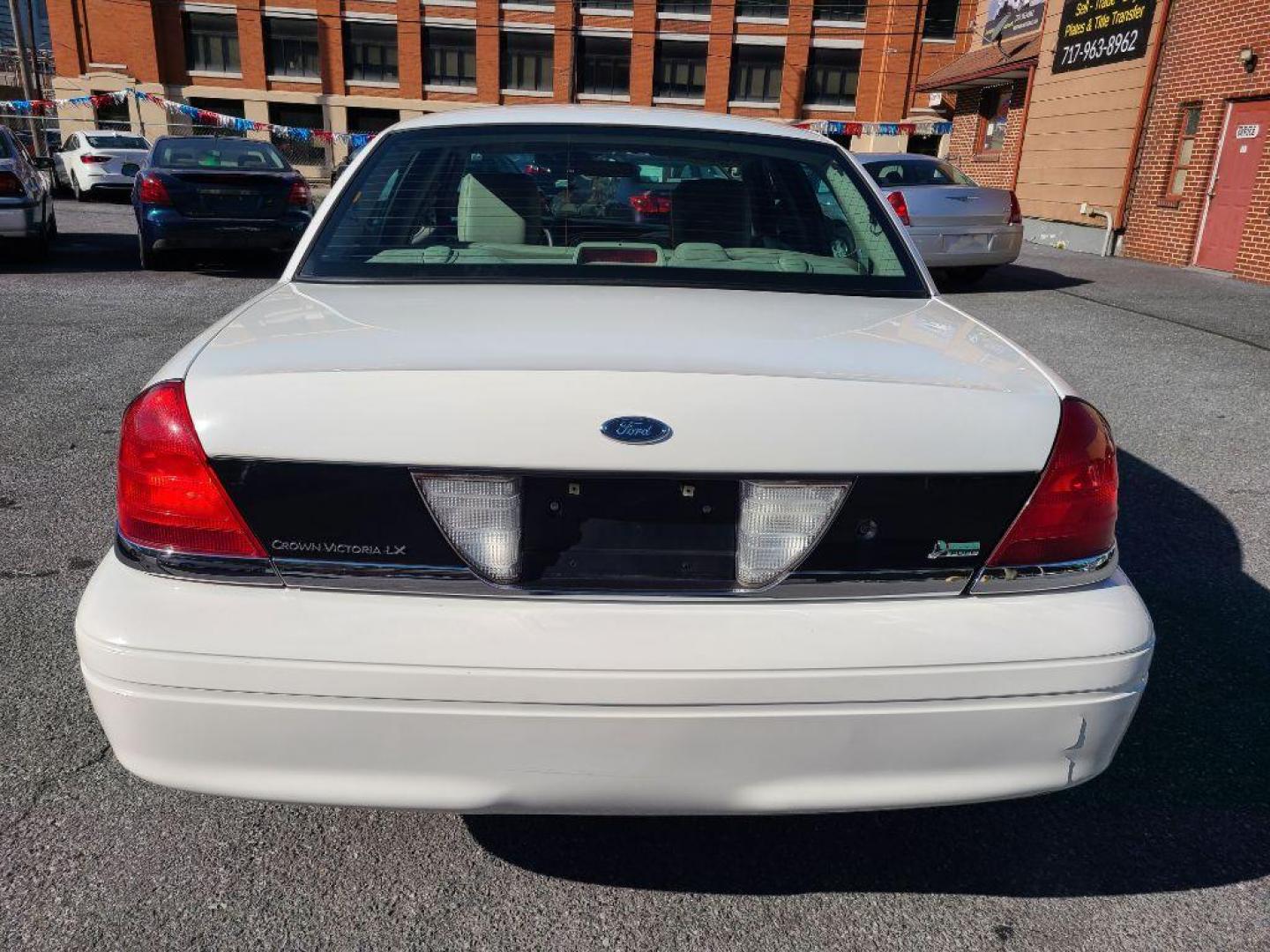 2011 WHITE FORD CROWN VICTORIA LX (2FABP7EV0BX) with an 4.6L engine, Automatic transmission, located at 117 North Cameron Street, Harrisburg, PA, 17101, (717) 963-8962, 40.267021, -76.875351 - Photo#3