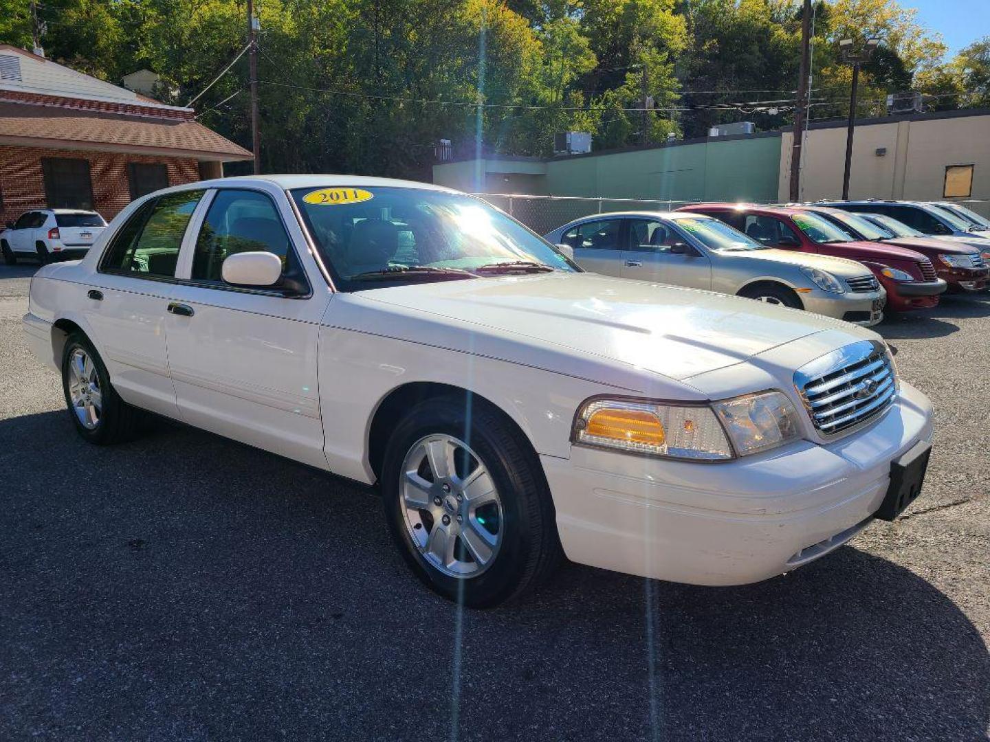 2011 WHITE FORD CROWN VICTORIA LX (2FABP7EV0BX) with an 4.6L engine, Automatic transmission, located at 117 North Cameron Street, Harrisburg, PA, 17101, (717) 963-8962, 40.267021, -76.875351 - WE FINANCE!!! Good Credit/ Bad Credit/ No Credit - ALL Trade-Ins Welcomed!!! ***Guaranteed Credit Approval*** APPLY ONLINE or CALL us TODAY ;) Internet Prices and Marketplace Prices are SPECIAL discounted ***CASH DEALS*** Retail Prices are higher. Please call us to discuss your cash and finan - Photo#6