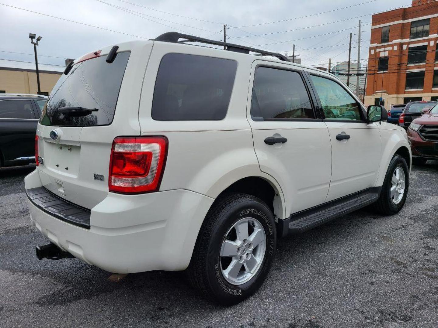 2011 WHITE FORD ESCAPE XLT (1FMCU9DG9BK) with an 3.0L engine, Automatic transmission, located at 7981 Paxton Street, Harrisburg, PA, 17111, (717) 561-2926, 40.261490, -76.749229 - WE FINANCE!!! Good Credit/ Bad Credit/ No Credit - ALL Trade-Ins Welcomed!!! ***Guaranteed Credit Approval*** APPLY ONLINE or CALL us TODAY ;) Internet Prices and Marketplace Prices are SPECIAL discounted ***CASH DEALS*** Retail Prices are higher. Please call us to discuss your cash and finan - Photo#4