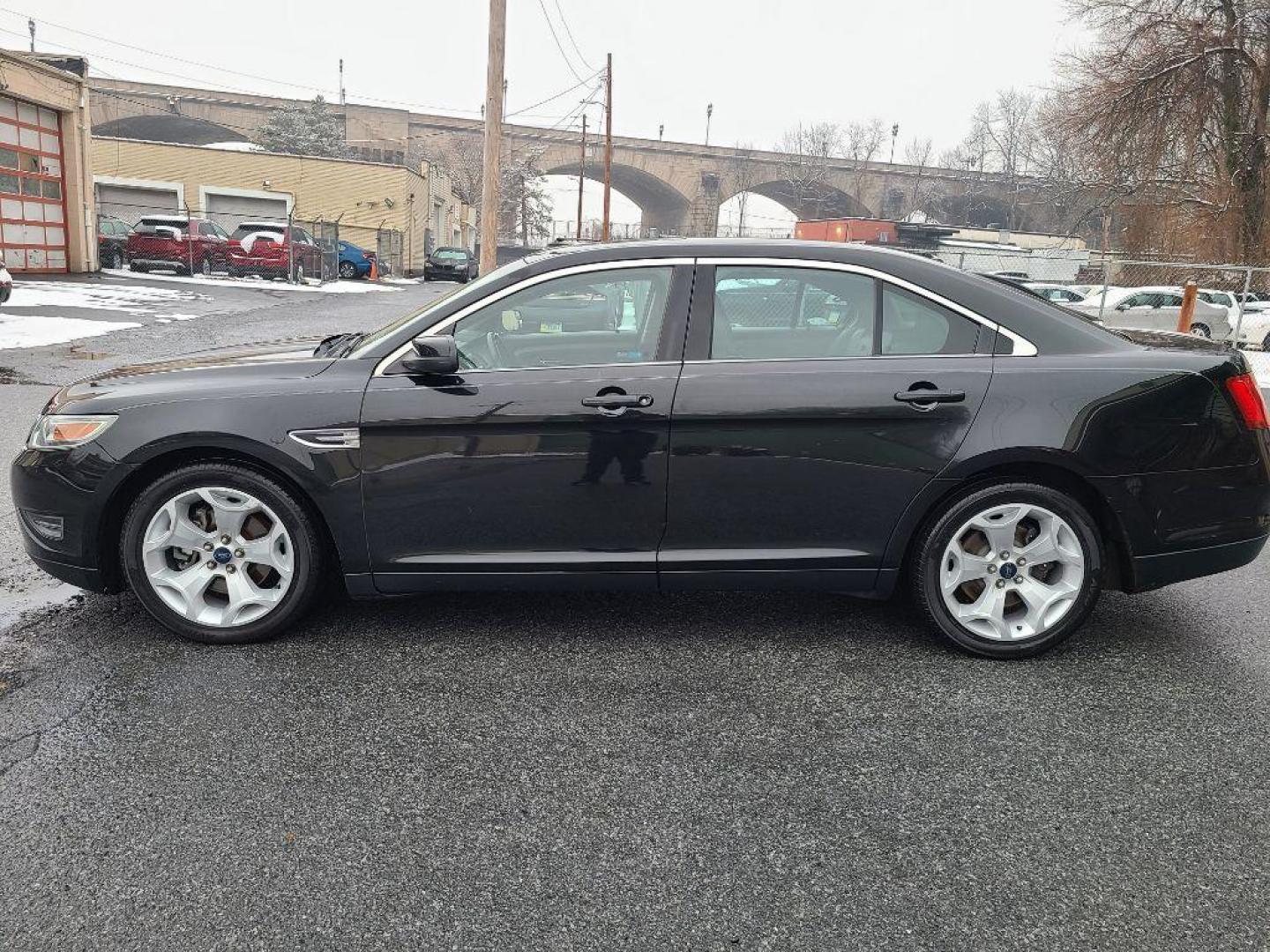 2011 BLACK FORD TAURUS SEL (1FAHP2EW6BG) with an 3.5L engine, Automatic transmission, located at 117 North Cameron Street, Harrisburg, PA, 17101, (717) 963-8962, 40.267021, -76.875351 - WE FINANCE!!! Good Credit/ Bad Credit/ No Credit - ALL Trade-Ins Welcomed!!! ***Guaranteed Credit Approval*** APPLY ONLINE or CALL us TODAY ;) Internet Prices and Marketplace Prices are SPECIAL discounted ***CASH DEALS*** Retail Prices are higher. Please call us to discuss your cash and finan - Photo#1