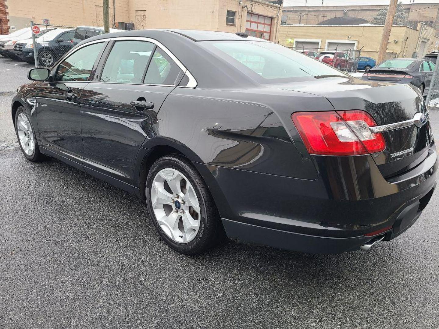 2011 BLACK FORD TAURUS SEL (1FAHP2EW6BG) with an 3.5L engine, Automatic transmission, located at 117 North Cameron Street, Harrisburg, PA, 17101, (717) 963-8962, 40.267021, -76.875351 - WE FINANCE!!! Good Credit/ Bad Credit/ No Credit - ALL Trade-Ins Welcomed!!! ***Guaranteed Credit Approval*** APPLY ONLINE or CALL us TODAY ;) Internet Prices and Marketplace Prices are SPECIAL discounted ***CASH DEALS*** Retail Prices are higher. Please call us to discuss your cash and finan - Photo#2