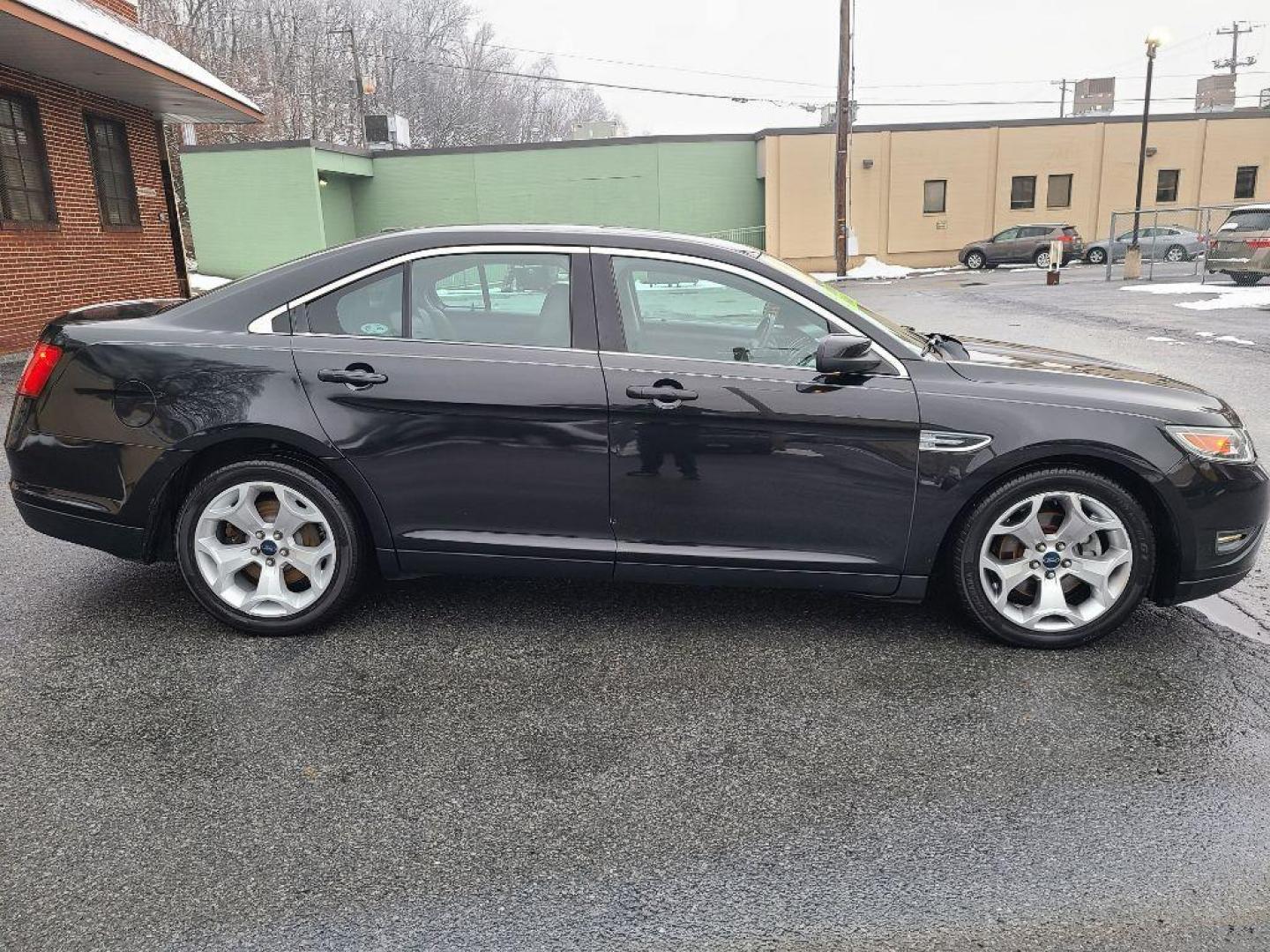 2011 BLACK FORD TAURUS SEL (1FAHP2EW6BG) with an 3.5L engine, Automatic transmission, located at 117 North Cameron Street, Harrisburg, PA, 17101, (717) 963-8962, 40.267021, -76.875351 - WE FINANCE!!! Good Credit/ Bad Credit/ No Credit - ALL Trade-Ins Welcomed!!! ***Guaranteed Credit Approval*** APPLY ONLINE or CALL us TODAY ;) Internet Prices and Marketplace Prices are SPECIAL discounted ***CASH DEALS*** Retail Prices are higher. Please call us to discuss your cash and finan - Photo#5