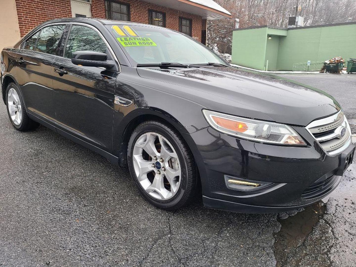 2011 BLACK FORD TAURUS SEL (1FAHP2EW6BG) with an 3.5L engine, Automatic transmission, located at 117 North Cameron Street, Harrisburg, PA, 17101, (717) 963-8962, 40.267021, -76.875351 - WE FINANCE!!! Good Credit/ Bad Credit/ No Credit - ALL Trade-Ins Welcomed!!! ***Guaranteed Credit Approval*** APPLY ONLINE or CALL us TODAY ;) Internet Prices and Marketplace Prices are SPECIAL discounted ***CASH DEALS*** Retail Prices are higher. Please call us to discuss your cash and finan - Photo#6