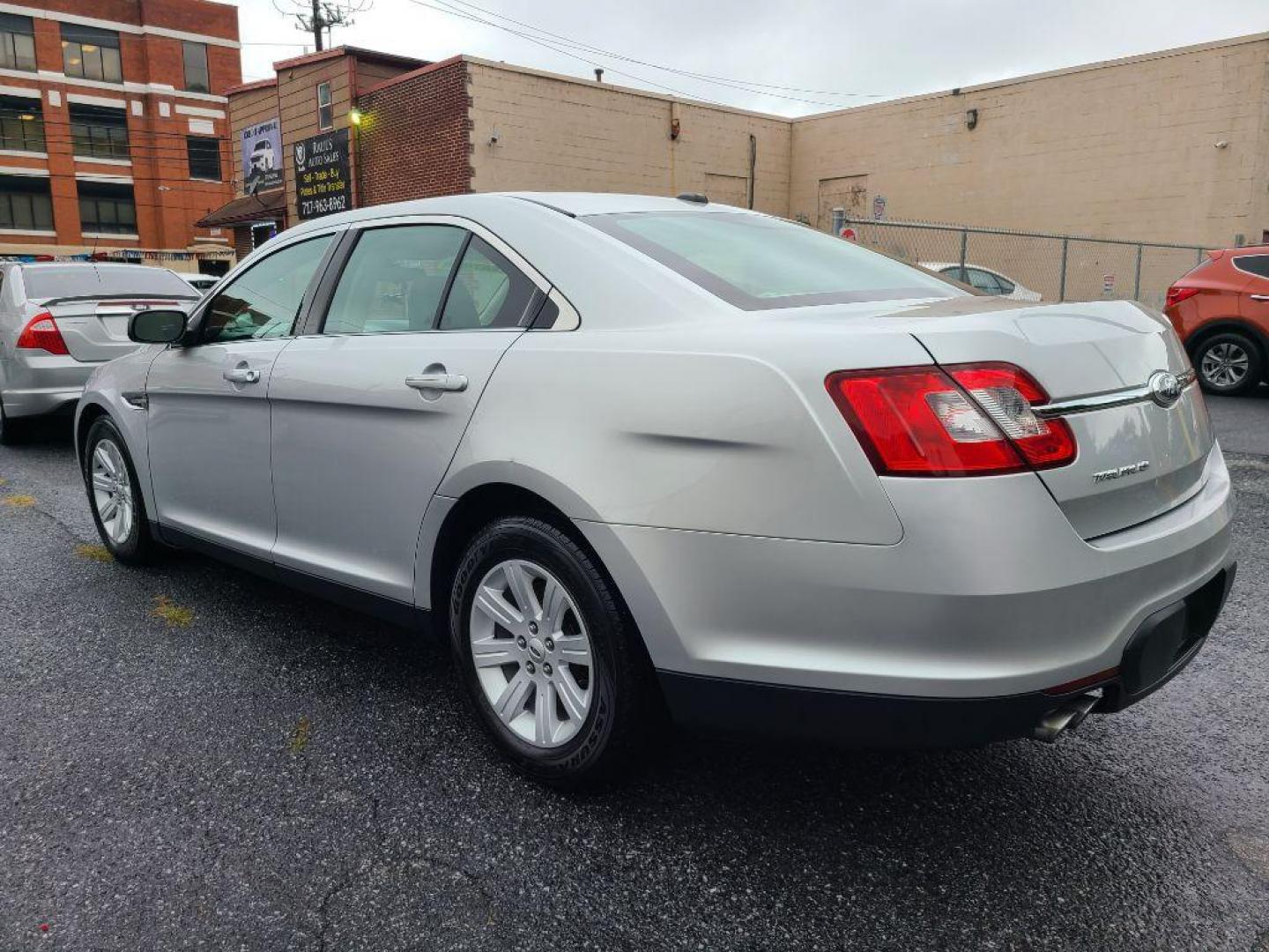 2011 SILVER FORD TAURUS SE (1FAHP2DWXBG) with an 3.5L engine, Automatic transmission, located at 117 North Cameron Street, Harrisburg, PA, 17101, (717) 963-8962, 40.267021, -76.875351 - WE FINANCE!!! Good Credit/ Bad Credit/ No Credit - ALL Trade-Ins Welcomed!!! ***Guaranteed Credit Approval*** APPLY ONLINE or CALL us TODAY ;) Internet Prices and Marketplace Prices are SPECIAL discounted ***CASH DEALS*** Retail Prices are higher. Please call us to discuss your cash and finan - Photo#2