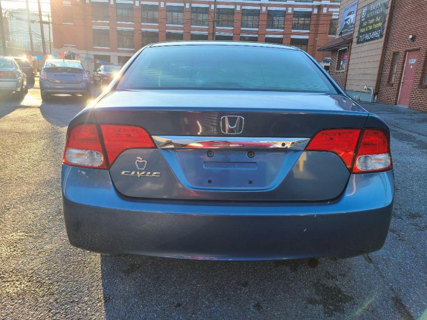 2011 BLUE HONDA CIVIC LX (2HGFA1F58BH) with an 1.8L engine, Automatic transmission, located at 117 North Cameron Street, Harrisburg, PA, 17101, (717) 963-8962, 40.267021, -76.875351 - WE FINANCE!!! Good Credit/ Bad Credit/ No Credit - ALL Trade-Ins Welcomed!!! ***Guaranteed Credit Approval*** APPLY ONLINE or CALL us TODAY ;) Internet Prices and Marketplace Prices are SPECIAL discounted ***CASH DEALS*** Retail Prices are higher. Please call us to discuss your cash and finan - Photo#3