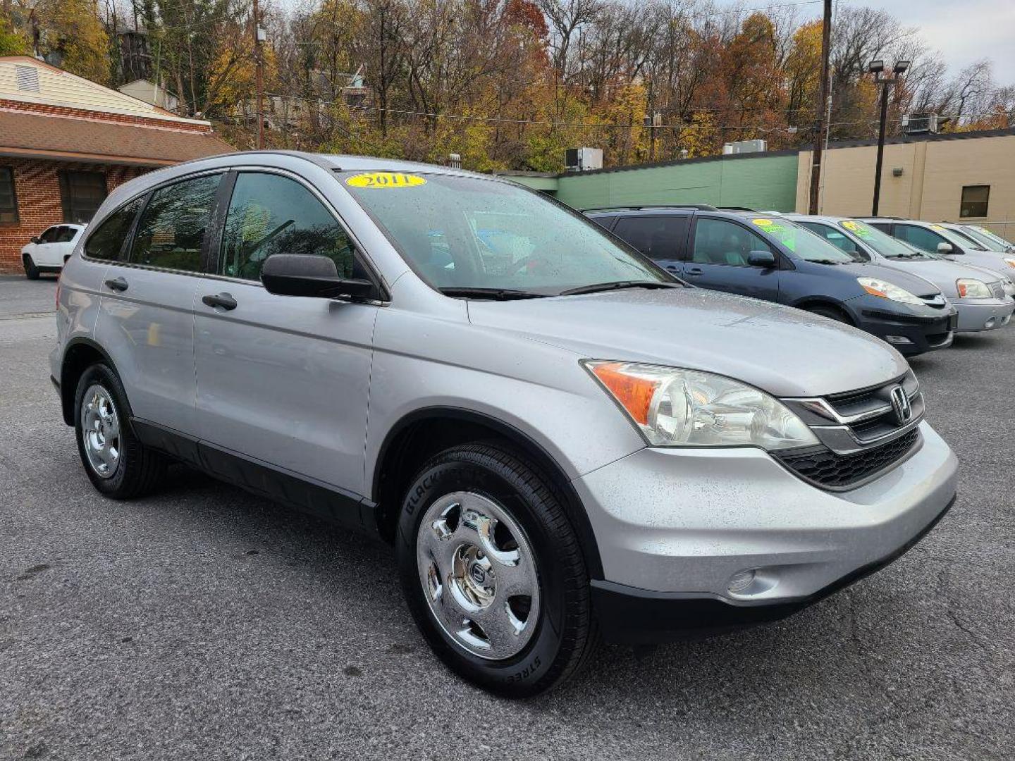 2011 SILVER HONDA CR-V LX (5J6RE4H33BL) with an 2.4L engine, Automatic transmission, located at 7981 Paxton Street, Harrisburg, PA, 17111, (717) 561-2926, 40.261490, -76.749229 - WE FINANCE!!! Good Credit/ Bad Credit/ No Credit - ALL Trade-Ins Welcomed!!! ***Guaranteed Credit Approval*** APPLY ONLINE or CALL us TODAY ;) Internet Prices and Marketplace Prices are SPECIAL discounted ***CASH DEALS*** Retail Prices are higher. Please call us to discuss your cash and finan - Photo#6