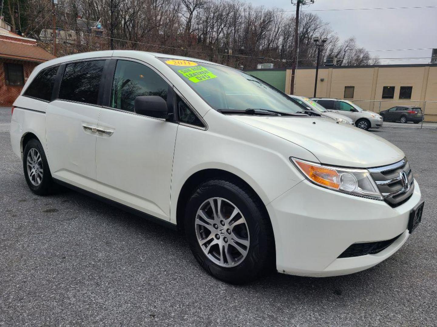 2011 WHITE HONDA ODYSSEY EXL (5FNRL5H61BB) with an 3.5L engine, Automatic transmission, located at 117 North Cameron Street, Harrisburg, PA, 17101, (717) 963-8962, 40.267021, -76.875351 - WE FINANCE!!! Good Credit/ Bad Credit/ No Credit - ALL Trade-Ins Welcomed!!! ***Guaranteed Credit Approval*** APPLY ONLINE or CALL us TODAY ;) Internet Prices and Marketplace Prices are SPECIAL discounted ***CASH DEALS*** Retail Prices are higher. Please call us to discuss your cash and finan - Photo#6