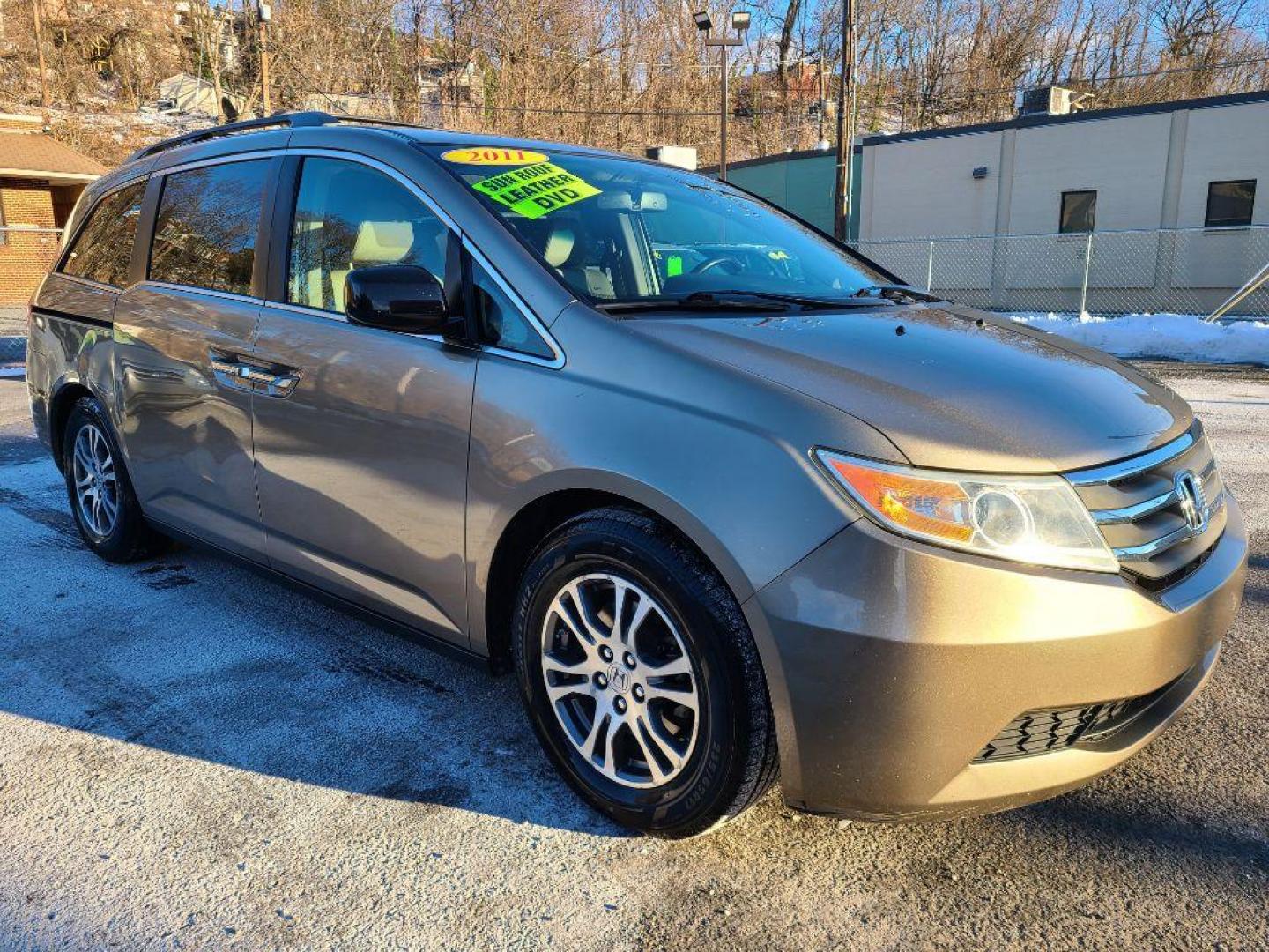 2011 GOLD HONDA ODYSSEY EXL (5FNRL5H64BB) with an 3.5L engine, Automatic transmission, located at 117 North Cameron Street, Harrisburg, PA, 17101, (717) 963-8962, 40.267021, -76.875351 - WE FINANCE!!! Good Credit/ Bad Credit/ No Credit - ALL Trade-Ins Welcomed!!! ***Guaranteed Credit Approval*** APPLY ONLINE or CALL us TODAY ;) Internet Prices and Marketplace Prices are SPECIAL discounted ***CASH DEALS*** Retail Prices are higher. Please call us to discuss your cash and finan - Photo#6