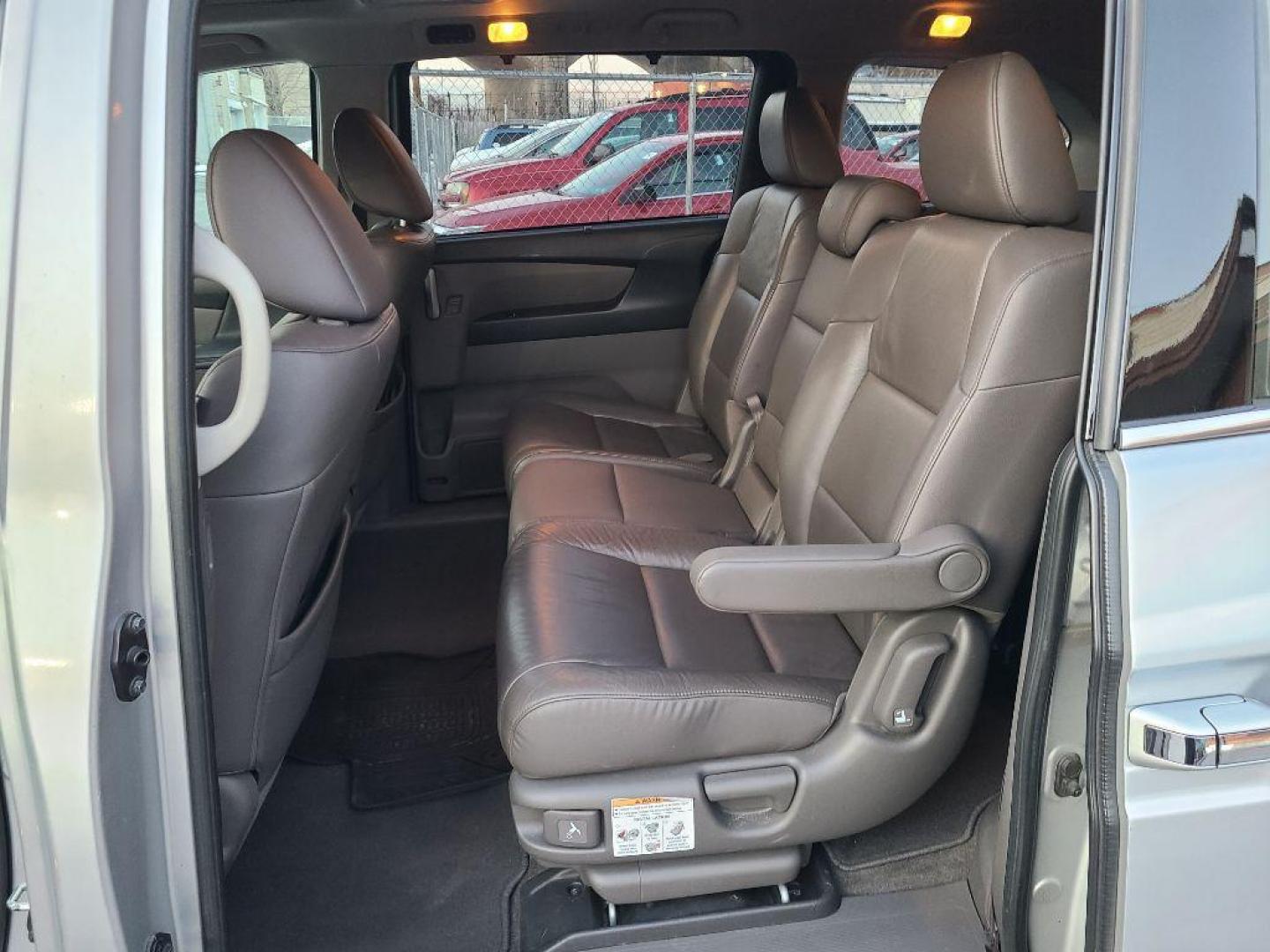 2011 SILVER HONDA ODYSSEY TOURING (5FNRL5H92BB) with an 3.5L engine, Automatic transmission, located at 117 North Cameron Street, Harrisburg, PA, 17101, (717) 963-8962, 40.267021, -76.875351 - WE FINANCE!!! Good Credit/ Bad Credit/ No Credit - ALL Trade-Ins Welcomed!!! ***Guaranteed Credit Approval*** APPLY ONLINE or CALL us TODAY ;) Internet Prices and Marketplace Prices are SPECIAL discounted ***CASH DEALS*** Retail Prices are higher. Please call us to discuss your cash and finan - Photo#15