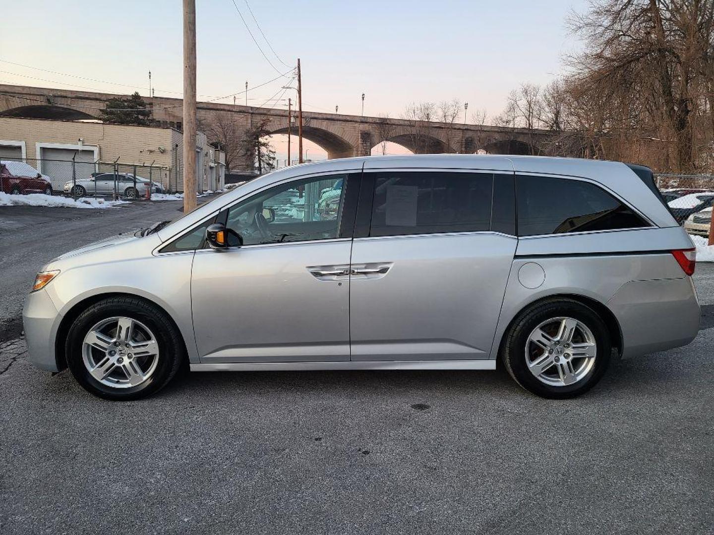 2011 SILVER HONDA ODYSSEY TOURING (5FNRL5H92BB) with an 3.5L engine, Automatic transmission, located at 117 North Cameron Street, Harrisburg, PA, 17101, (717) 963-8962, 40.267021, -76.875351 - WE FINANCE!!! Good Credit/ Bad Credit/ No Credit - ALL Trade-Ins Welcomed!!! ***Guaranteed Credit Approval*** APPLY ONLINE or CALL us TODAY ;) Internet Prices and Marketplace Prices are SPECIAL discounted ***CASH DEALS*** Retail Prices are higher. Please call us to discuss your cash and finan - Photo#1