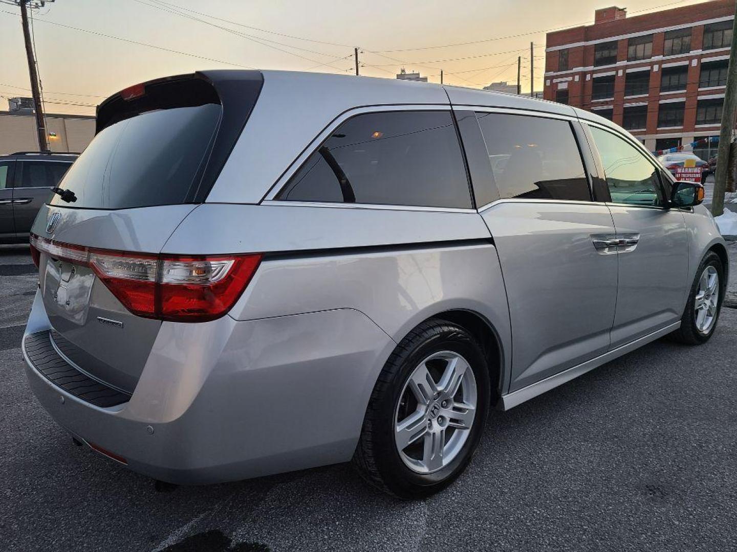 2011 SILVER HONDA ODYSSEY TOURING (5FNRL5H92BB) with an 3.5L engine, Automatic transmission, located at 117 North Cameron Street, Harrisburg, PA, 17101, (717) 963-8962, 40.267021, -76.875351 - WE FINANCE!!! Good Credit/ Bad Credit/ No Credit - ALL Trade-Ins Welcomed!!! ***Guaranteed Credit Approval*** APPLY ONLINE or CALL us TODAY ;) Internet Prices and Marketplace Prices are SPECIAL discounted ***CASH DEALS*** Retail Prices are higher. Please call us to discuss your cash and finan - Photo#4