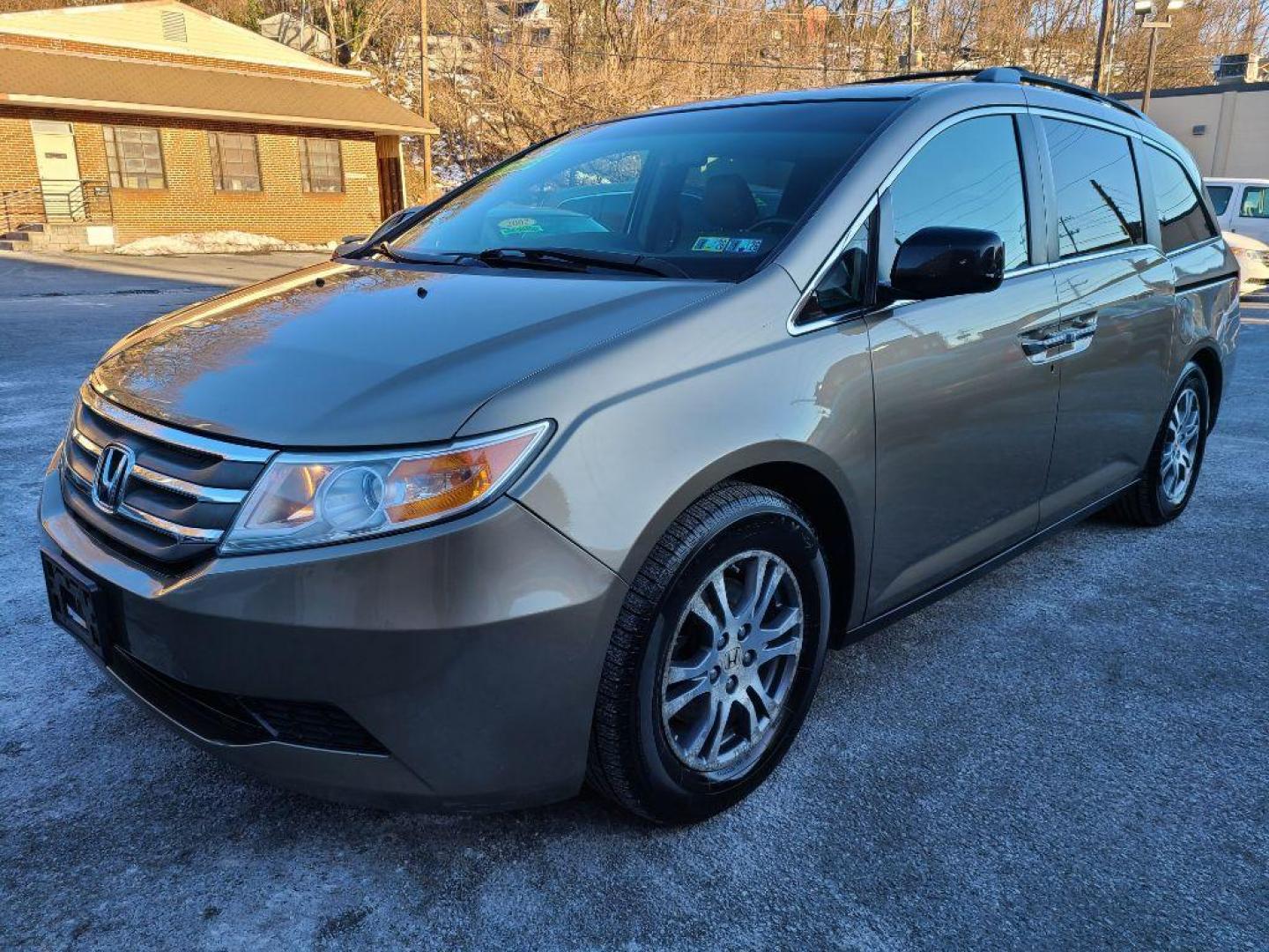 2011 GOLD HONDA ODYSSEY EXL (5FNRL5H65BB) with an 3.5L engine, Automatic transmission, located at 117 North Cameron Street, Harrisburg, PA, 17101, (717) 963-8962, 40.267021, -76.875351 - WE FINANCE!!! Good Credit/ Bad Credit/ No Credit - ALL Trade-Ins Welcomed!!! ***Guaranteed Credit Approval*** APPLY ONLINE or CALL us TODAY ;) Internet Prices and Marketplace Prices are SPECIAL discounted ***CASH DEALS*** Retail Prices are higher. Please call us to discuss your cash and finan - Photo#0