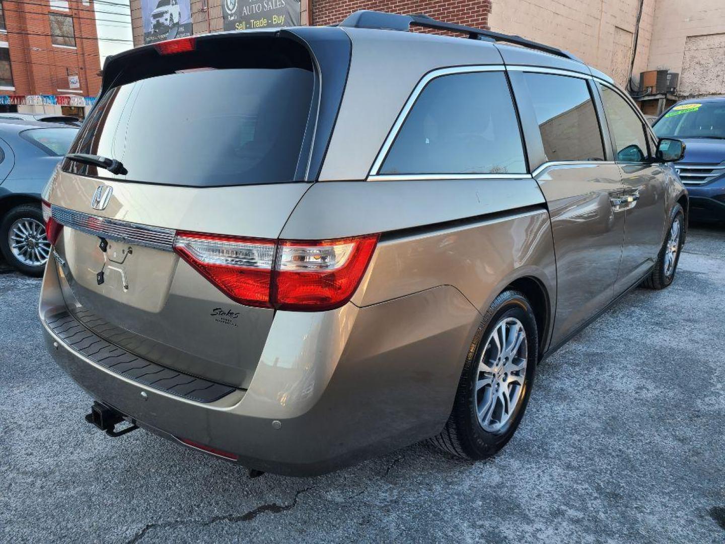 2011 GOLD HONDA ODYSSEY EXL (5FNRL5H65BB) with an 3.5L engine, Automatic transmission, located at 117 North Cameron Street, Harrisburg, PA, 17101, (717) 963-8962, 40.267021, -76.875351 - WE FINANCE!!! Good Credit/ Bad Credit/ No Credit - ALL Trade-Ins Welcomed!!! ***Guaranteed Credit Approval*** APPLY ONLINE or CALL us TODAY ;) Internet Prices and Marketplace Prices are SPECIAL discounted ***CASH DEALS*** Retail Prices are higher. Please call us to discuss your cash and finan - Photo#4