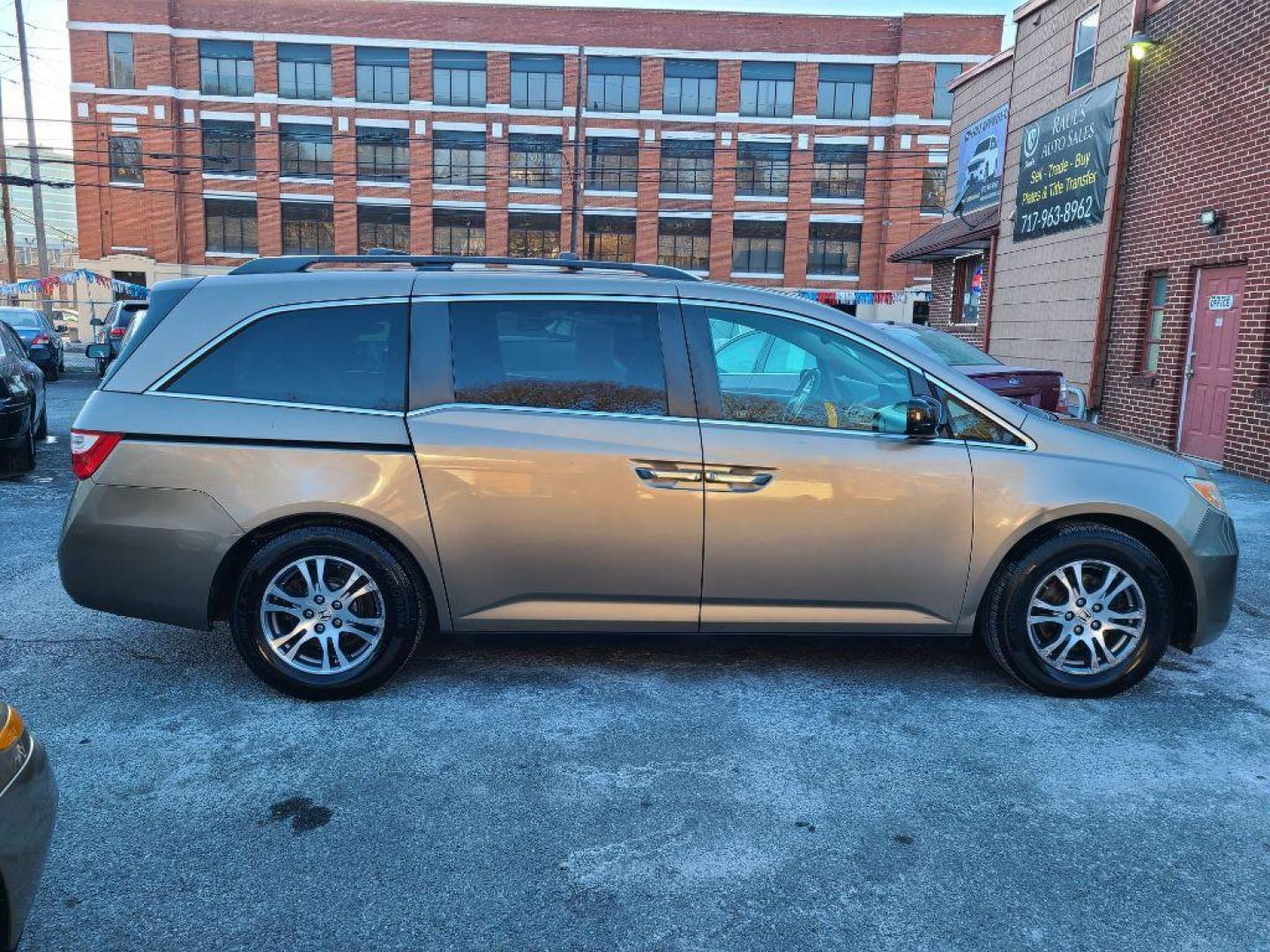 2011 GOLD HONDA ODYSSEY EXL (5FNRL5H65BB) with an 3.5L engine, Automatic transmission, located at 117 North Cameron Street, Harrisburg, PA, 17101, (717) 963-8962, 40.267021, -76.875351 - WE FINANCE!!! Good Credit/ Bad Credit/ No Credit - ALL Trade-Ins Welcomed!!! ***Guaranteed Credit Approval*** APPLY ONLINE or CALL us TODAY ;) Internet Prices and Marketplace Prices are SPECIAL discounted ***CASH DEALS*** Retail Prices are higher. Please call us to discuss your cash and finan - Photo#5