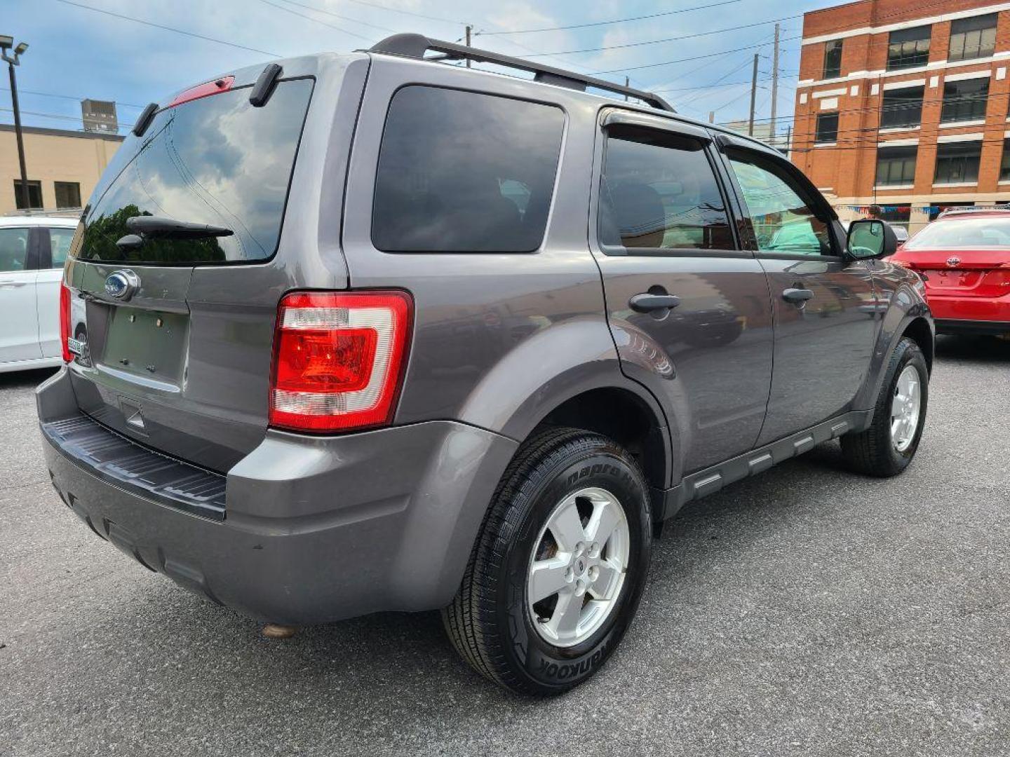 2012 GRAY FORD ESCAPE XLT (1FMCU0D78CK) with an 2.5L engine, Automatic transmission, located at 117 North Cameron Street, Harrisburg, PA, 17101, (717) 963-8962, 40.267021, -76.875351 - WE FINANCE!!! Good Credit/ Bad Credit/ No Credit - ALL Trade-Ins Welcomed!!! ***Guaranteed Credit Approval*** APPLY ONLINE or CALL us TODAY ;) Internet Prices and Marketplace Prices are SPECIAL discounted ***CASH DEALS*** Retail Prices are higher. Please call us to discuss your cash and finan - Photo#4