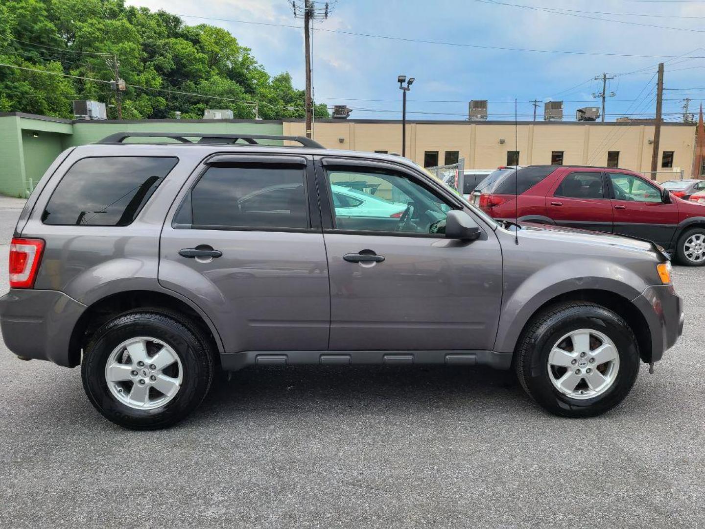 2012 GRAY FORD ESCAPE XLT (1FMCU0D78CK) with an 2.5L engine, Automatic transmission, located at 117 North Cameron Street, Harrisburg, PA, 17101, (717) 963-8962, 40.267021, -76.875351 - WE FINANCE!!! Good Credit/ Bad Credit/ No Credit - ALL Trade-Ins Welcomed!!! ***Guaranteed Credit Approval*** APPLY ONLINE or CALL us TODAY ;) Internet Prices and Marketplace Prices are SPECIAL discounted ***CASH DEALS*** Retail Prices are higher. Please call us to discuss your cash and finan - Photo#5