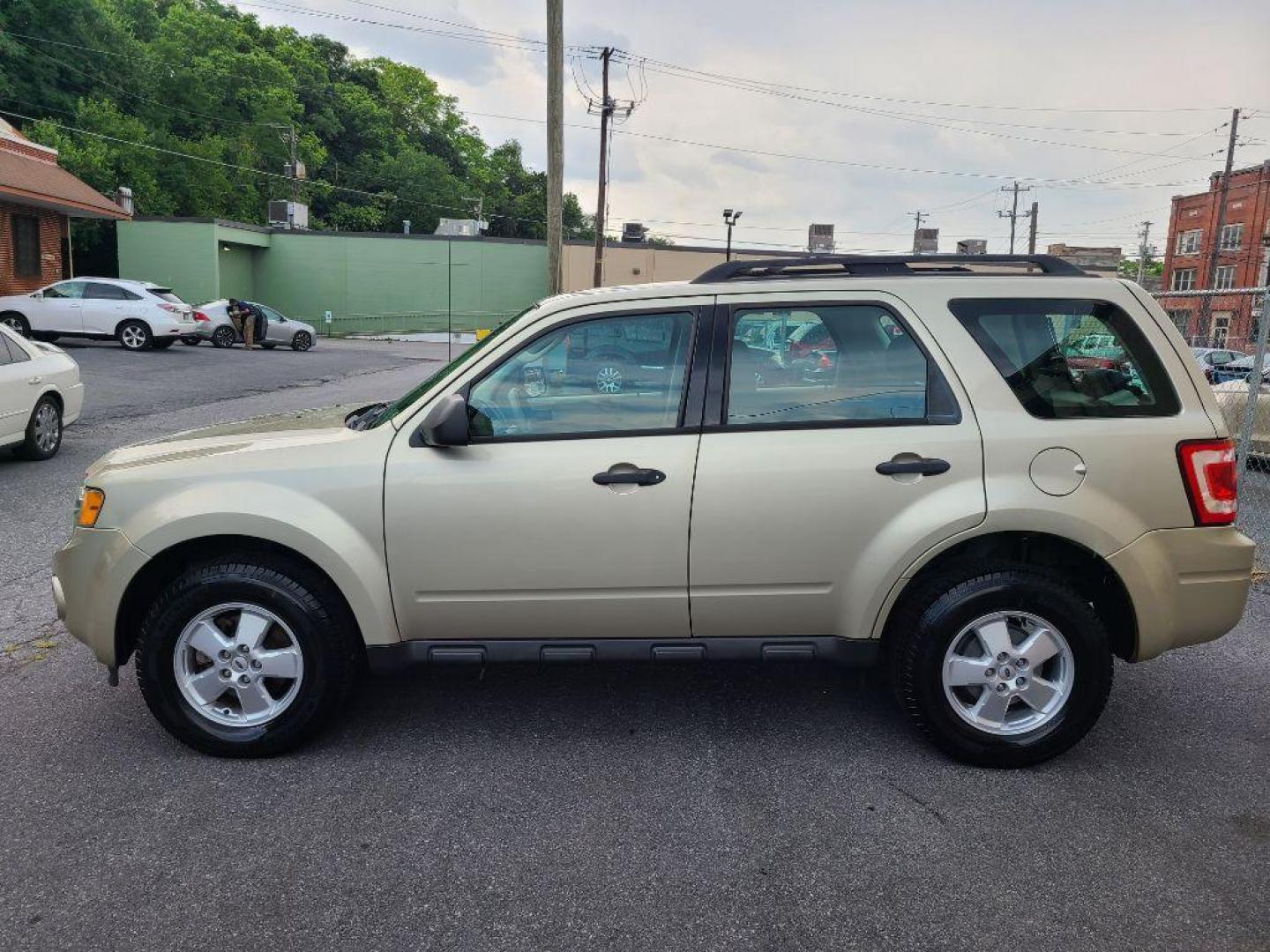 2012 GOLD FORD ESCAPE XLS (1FMCU0C73CK) with an 2.5L engine, Automatic transmission, located at 7981 Paxton Street, Harrisburg, PA, 17111, (717) 561-2926, 40.261490, -76.749229 - WE FINANCE!!! Good Credit/ Bad Credit/ No Credit - ALL Trade-Ins Welcomed!!! ***Guaranteed Credit Approval*** APPLY ONLINE or CALL us TODAY ;) Internet Prices and Marketplace Prices are SPECIAL discounted ***CASH DEALS*** Retail Prices are higher. Please call us to discuss your cash and finan - Photo#1