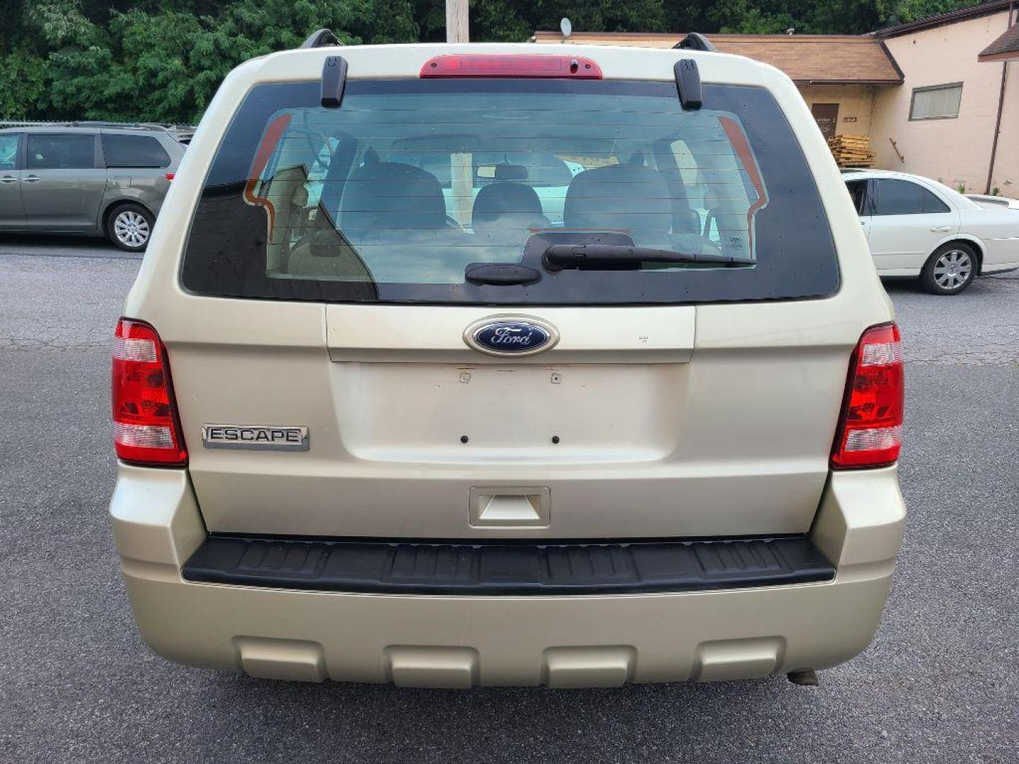 2012 GOLD FORD ESCAPE XLS (1FMCU0C73CK) with an 2.5L engine, Automatic transmission, located at 7981 Paxton Street, Harrisburg, PA, 17111, (717) 561-2926, 40.261490, -76.749229 - WE FINANCE!!! Good Credit/ Bad Credit/ No Credit - ALL Trade-Ins Welcomed!!! ***Guaranteed Credit Approval*** APPLY ONLINE or CALL us TODAY ;) Internet Prices and Marketplace Prices are SPECIAL discounted ***CASH DEALS*** Retail Prices are higher. Please call us to discuss your cash and finan - Photo#3