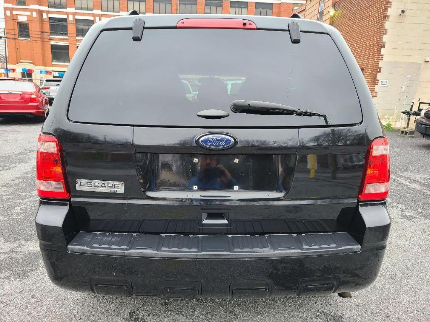 2012 BLACK FORD ESCAPE XLT (1FMCU9D74CK) with an 2.5L engine, Automatic transmission, located at 117 North Cameron Street, Harrisburg, PA, 17101, (717) 963-8962, 40.267021, -76.875351 - WE FINANCE!!! Good Credit/ Bad Credit/ No Credit - ALL Trade-Ins Welcomed!!! ***Guaranteed Credit Approval*** APPLY ONLINE or CALL us TODAY ;) Internet Prices and Marketplace Prices are SPECIAL discounted ***CASH DEALS*** Retail Prices are higher. Please call us to discuss your cash and finan - Photo#3