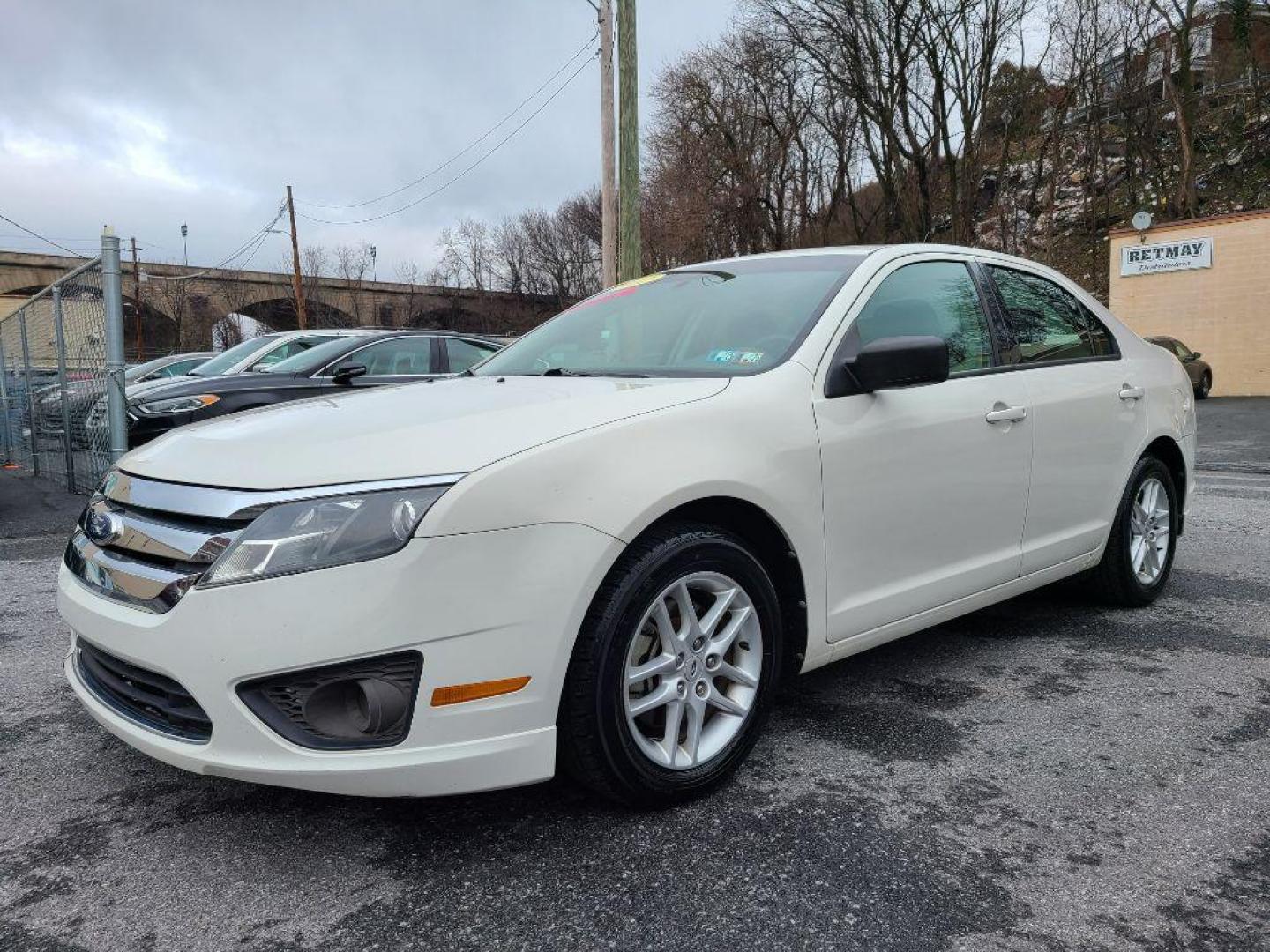 2012 WHITE FORD FUSION S (3FAHP0GA8CR) with an 2.5L engine, Automatic transmission, located at 117 North Cameron Street, Harrisburg, PA, 17101, (717) 963-8962, 40.267021, -76.875351 - Photo#0