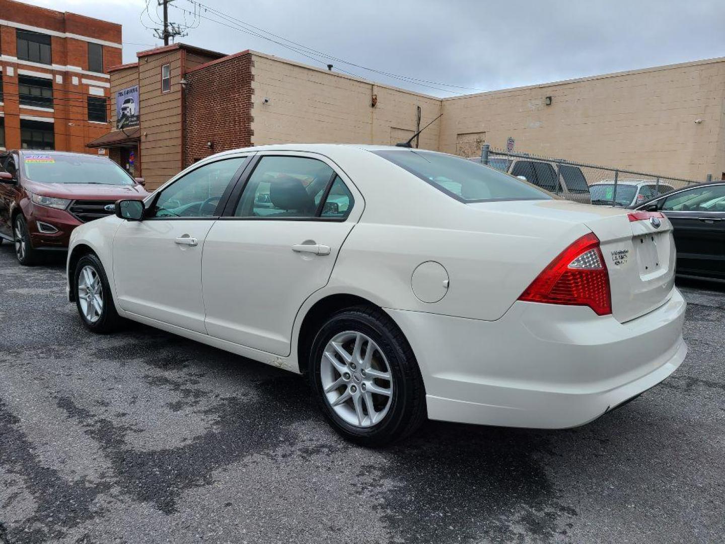 2012 WHITE FORD FUSION S (3FAHP0GA8CR) with an 2.5L engine, Automatic transmission, located at 117 North Cameron Street, Harrisburg, PA, 17101, (717) 963-8962, 40.267021, -76.875351 - Photo#2