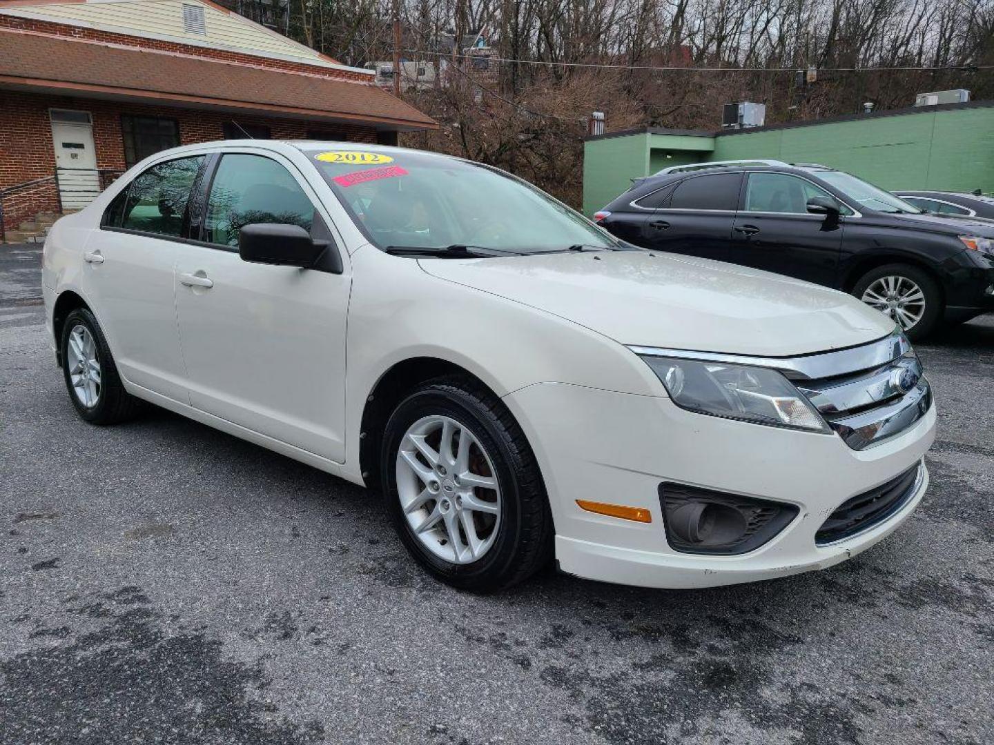 2012 WHITE FORD FUSION S (3FAHP0GA8CR) with an 2.5L engine, Automatic transmission, located at 117 North Cameron Street, Harrisburg, PA, 17101, (717) 963-8962, 40.267021, -76.875351 - Photo#6