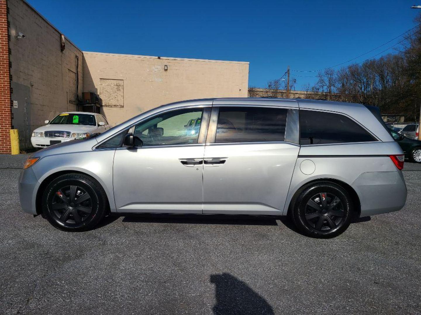 2012 SILVER HONDA ODYSSEY LX (5FNRL5H21CB) with an 3.5L engine, Automatic transmission, located at 117 North Cameron Street, Harrisburg, PA, 17101, (717) 963-8962, 40.267021, -76.875351 - WE FINANCE!!! Good Credit/ Bad Credit/ No Credit - ALL Trade-Ins Welcomed!!! ***Guaranteed Credit Approval*** APPLY ONLINE or CALL us TODAY ;) Internet Prices and Marketplace Prices are SPECIAL discounted ***CASH DEALS*** Retail Prices are higher. Please call us to discuss your cash and finan - Photo#1