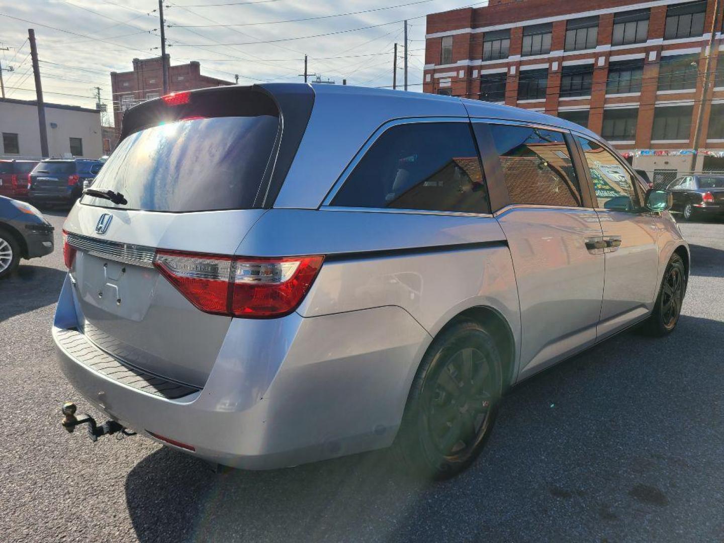 2012 SILVER HONDA ODYSSEY LX (5FNRL5H21CB) with an 3.5L engine, Automatic transmission, located at 117 North Cameron Street, Harrisburg, PA, 17101, (717) 963-8962, 40.267021, -76.875351 - WE FINANCE!!! Good Credit/ Bad Credit/ No Credit - ALL Trade-Ins Welcomed!!! ***Guaranteed Credit Approval*** APPLY ONLINE or CALL us TODAY ;) Internet Prices and Marketplace Prices are SPECIAL discounted ***CASH DEALS*** Retail Prices are higher. Please call us to discuss your cash and finan - Photo#4