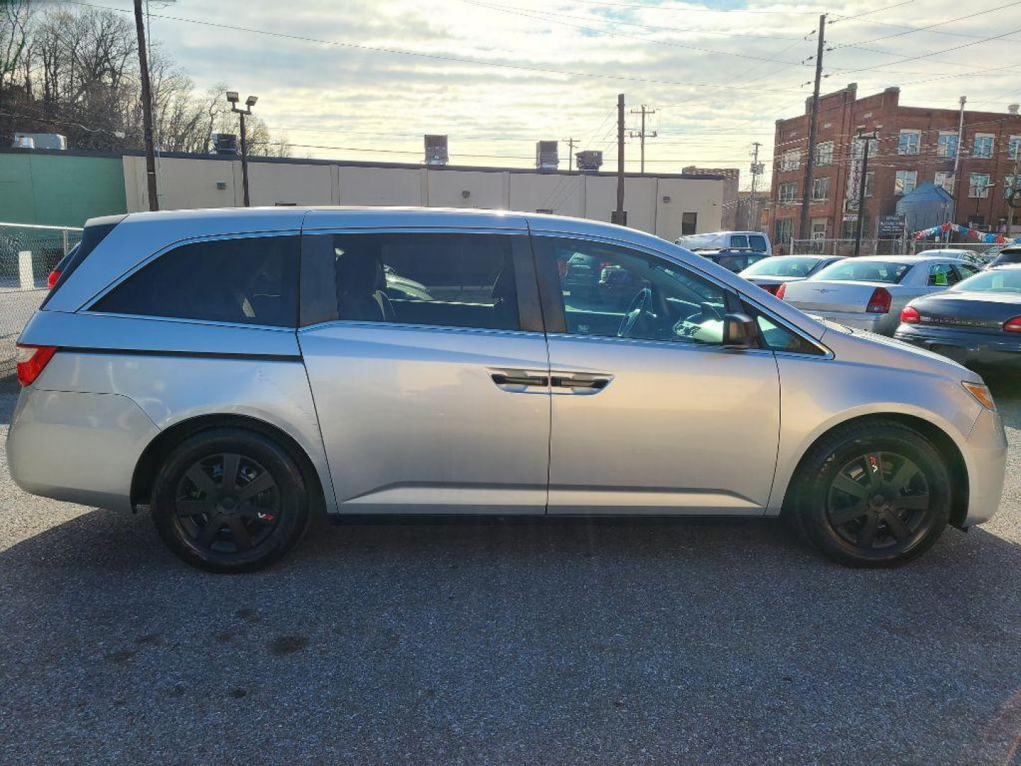 2012 SILVER HONDA ODYSSEY LX (5FNRL5H21CB) with an 3.5L engine, Automatic transmission, located at 117 North Cameron Street, Harrisburg, PA, 17101, (717) 963-8962, 40.267021, -76.875351 - WE FINANCE!!! Good Credit/ Bad Credit/ No Credit - ALL Trade-Ins Welcomed!!! ***Guaranteed Credit Approval*** APPLY ONLINE or CALL us TODAY ;) Internet Prices and Marketplace Prices are SPECIAL discounted ***CASH DEALS*** Retail Prices are higher. Please call us to discuss your cash and finan - Photo#5