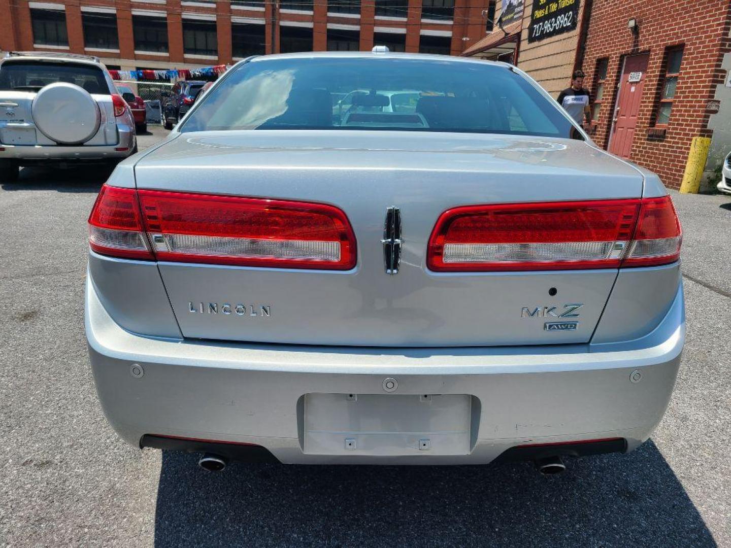 2012 SILVER LINCOLN MKZ SDN (3LNHL2JC8CR) with an 3.5L engine, Automatic transmission, located at 117 North Cameron Street, Harrisburg, PA, 17101, (717) 963-8962, 40.267021, -76.875351 - WE FINANCE!!! Good Credit/ Bad Credit/ No Credit - ALL Trade-Ins Welcomed!!! ***Guaranteed Credit Approval*** APPLY ONLINE or CALL us TODAY ;) Internet Prices and Marketplace Prices are SPECIAL discounted ***CASH DEALS*** Retail Prices are higher. Please call us to discuss your cash and finan - Photo#3