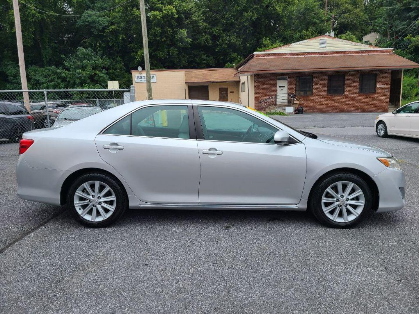 2012 SILVER TOYOTA CAMRY XLE (4T4BF1FK1CR) with an 2.5L engine, Automatic transmission, located at 7981 Paxton Street, Harrisburg, PA, 17111, (717) 561-2926, 40.261490, -76.749229 - WE FINANCE!!! Good Credit/ Bad Credit/ No Credit - ALL Trade-Ins Welcomed!!! ***Guaranteed Credit Approval*** APPLY ONLINE or CALL us TODAY ;) Internet Prices and Marketplace Prices are SPECIAL discounted ***CASH DEALS*** Retail Prices are higher. Please call us to discuss your cash and finan - Photo#5