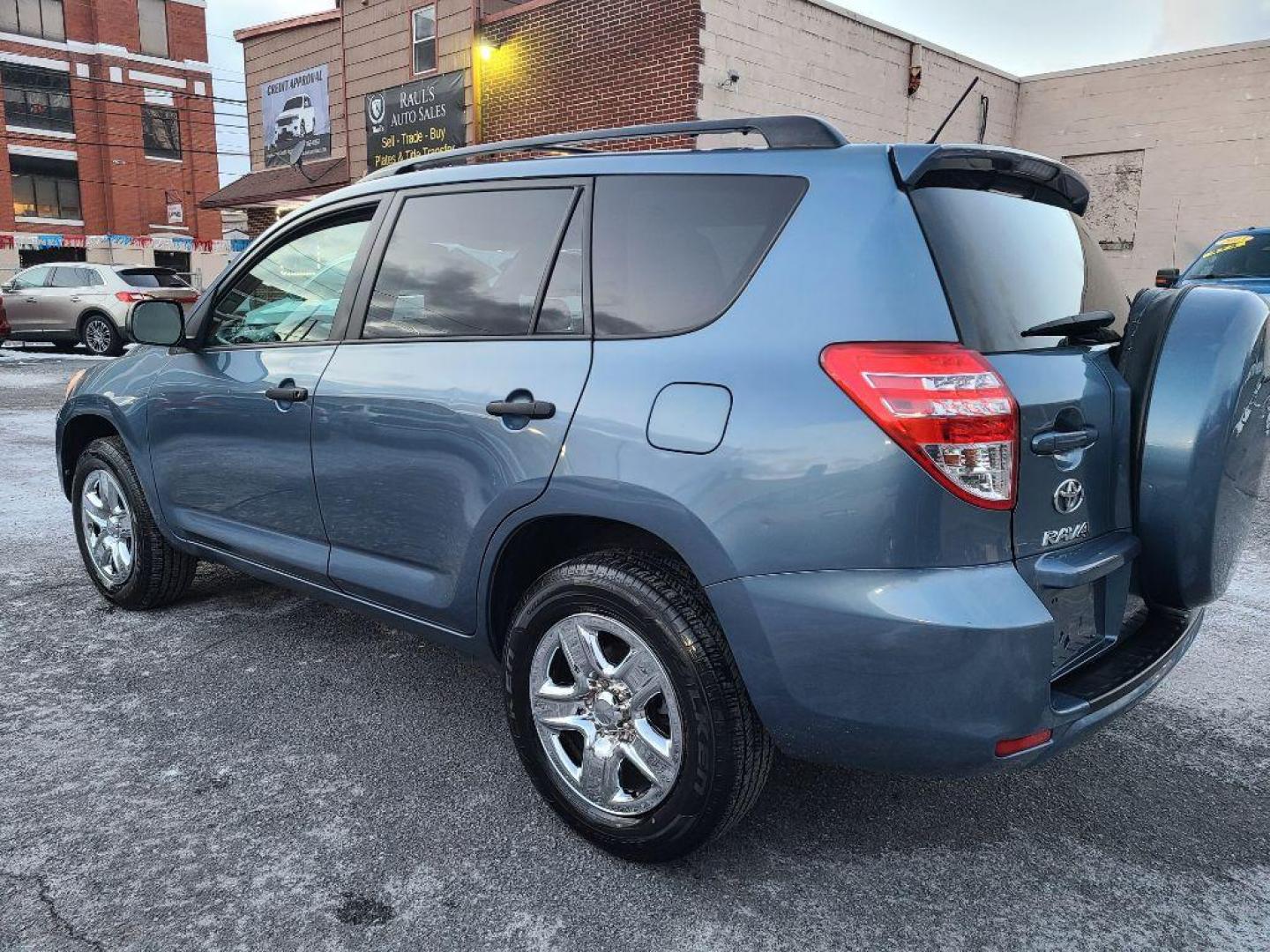 2012 BLUE TOYOTA RAV4 4WD (2T3BF4DV8CW) with an 2.5L engine, Automatic transmission, located at 7981 Paxton Street, Harrisburg, PA, 17111, (717) 561-2926, 40.261490, -76.749229 - WE FINANCE!!! Good Credit/ Bad Credit/ No Credit - ALL Trade-Ins Welcomed!!! ***Guaranteed Credit Approval*** APPLY ONLINE or CALL us TODAY ;) Internet Prices and Marketplace Prices are SPECIAL discounted ***CASH DEALS*** Retail Prices are higher. Please call us to discuss your cash and finan - Photo#2