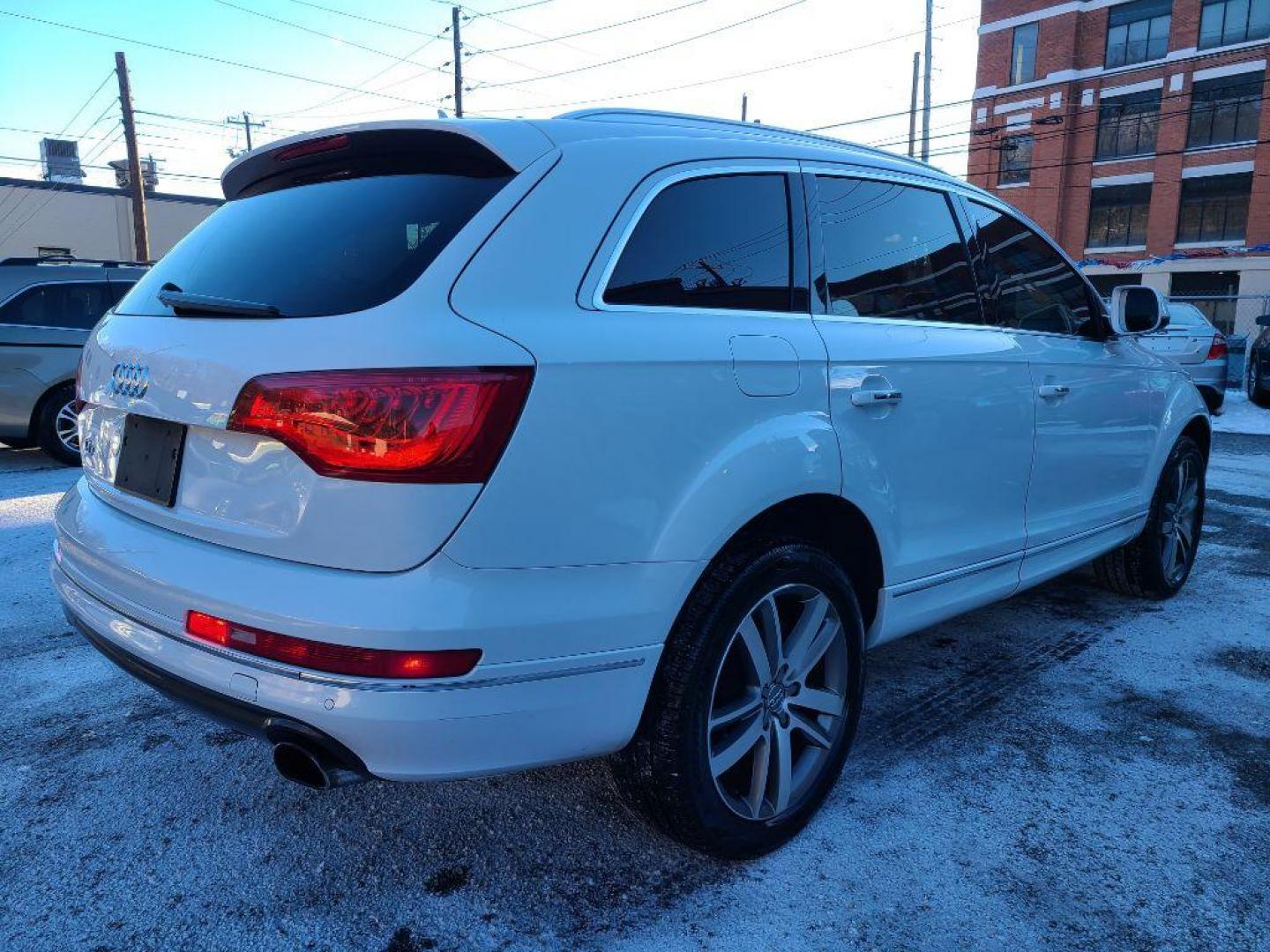 2013 WHITE AUDI Q7 PREMIUM PLUS (WA1LGAFE1DD) with an 3.0L engine, Automatic transmission, located at 117 North Cameron Street, Harrisburg, PA, 17101, (717) 963-8962, 40.267021, -76.875351 - WE FINANCE!!! Good Credit/ Bad Credit/ No Credit - ALL Trade-Ins Welcomed!!! ***Guaranteed Credit Approval*** APPLY ONLINE or CALL us TODAY ;) Internet Prices and Marketplace Prices are SPECIAL discounted ***CASH DEALS*** Retail Prices are higher. Please call us to discuss your cash and finan - Photo#4