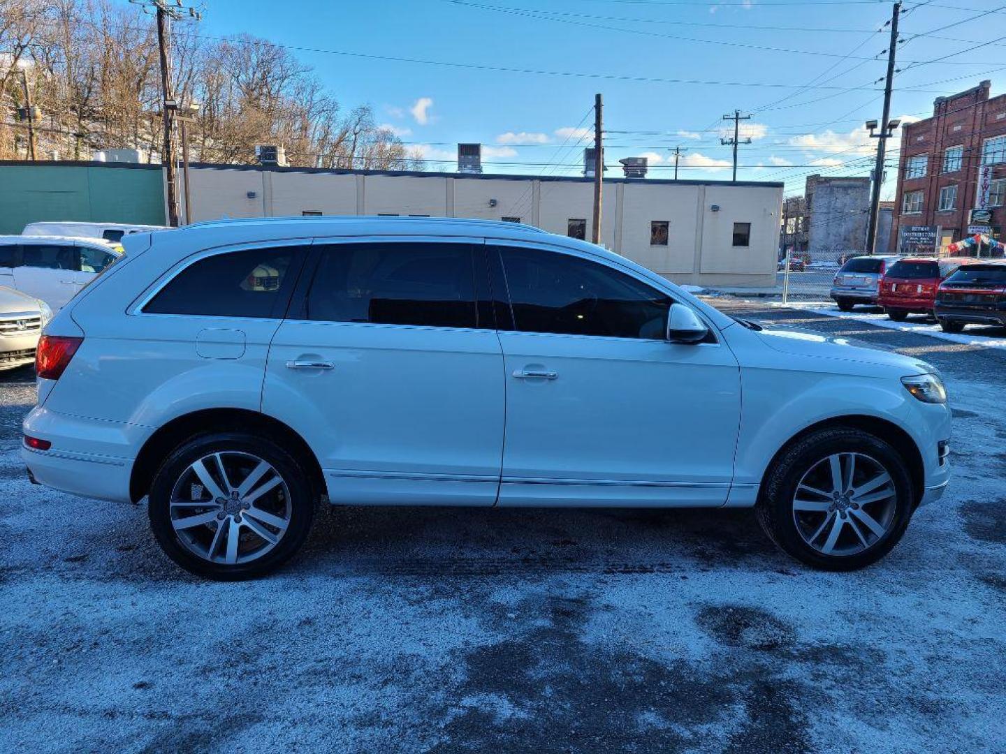 2013 WHITE AUDI Q7 PREMIUM PLUS (WA1LGAFE1DD) with an 3.0L engine, Automatic transmission, located at 117 North Cameron Street, Harrisburg, PA, 17101, (717) 963-8962, 40.267021, -76.875351 - WE FINANCE!!! Good Credit/ Bad Credit/ No Credit - ALL Trade-Ins Welcomed!!! ***Guaranteed Credit Approval*** APPLY ONLINE or CALL us TODAY ;) Internet Prices and Marketplace Prices are SPECIAL discounted ***CASH DEALS*** Retail Prices are higher. Please call us to discuss your cash and finan - Photo#5