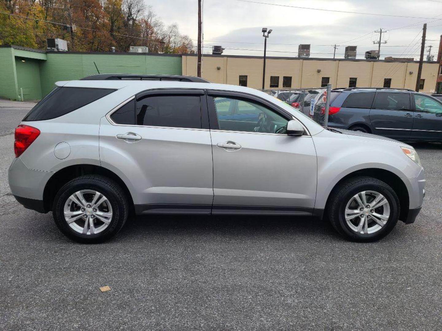 2013 SILVER CHEVROLET EQUINOX LT (2GNALPEKXD1) with an 2.4L engine, Automatic transmission, located at 117 North Cameron Street, Harrisburg, PA, 17101, (717) 963-8962, 40.267021, -76.875351 - WE FINANCE!!! Good Credit/ Bad Credit/ No Credit - ALL Trade-Ins Welcomed!!! ***Guaranteed Credit Approval*** APPLY ONLINE or CALL us TODAY ;) Internet Prices and Marketplace Prices are SPECIAL discounted ***CASH DEALS*** Retail Prices are higher. Please call us to discuss your cash and finan - Photo#5