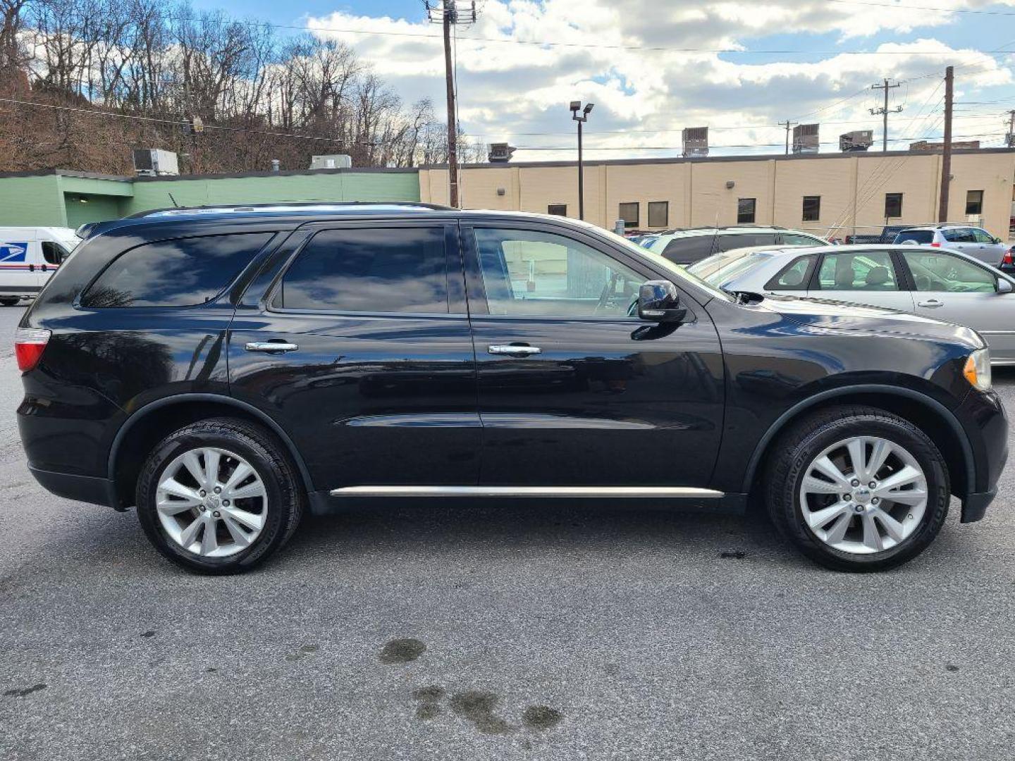 2013 BLACK DODGE DURANGO CREW (1C4SDJDT9DC) with an 5.7L engine, Automatic transmission, located at 117 North Cameron Street, Harrisburg, PA, 17101, (717) 963-8962, 40.267021, -76.875351 - WE FINANCE!!! Good Credit/ Bad Credit/ No Credit - ALL Trade-Ins Welcomed!!! ***Guaranteed Credit Approval*** APPLY ONLINE or CALL us TODAY ;) Internet Prices and Marketplace Prices are SPECIAL discounted ***CASH DEALS*** Retail Prices are higher. Please call us to discuss your cash and finan - Photo#5