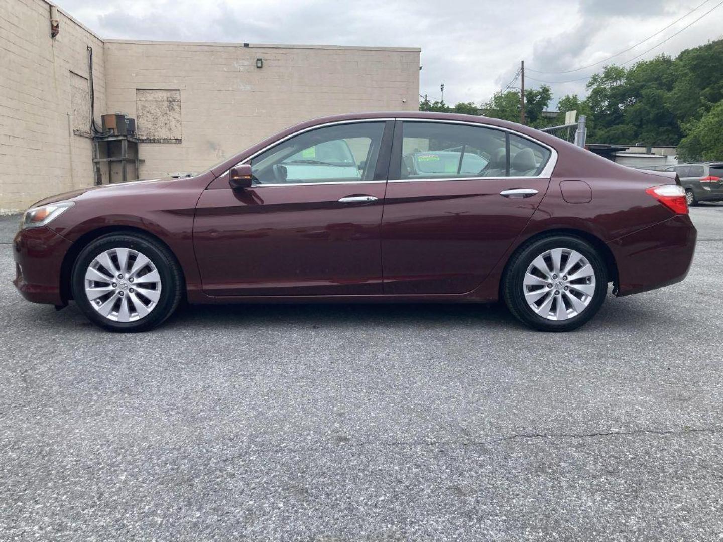 2013 BURG HONDA ACCORD EX (1HGCR2F75DA) with an 2.4L engine, Continuously Variable transmission, located at 117 North Cameron Street, Harrisburg, PA, 17101, (717) 963-8962, 40.267021, -76.875351 - WE FINANCE!!! Good Credit/ Bad Credit/ No Credit - ALL Trade-Ins Welcomed!!! ***Guaranteed Credit Approval*** APPLY ONLINE or CALL us TODAY ;) Internet Prices and Marketplace Prices are SPECIAL discounted ***CASH DEALS*** Retail Prices are higher. Please call us to discuss your cash and finan - Photo#1