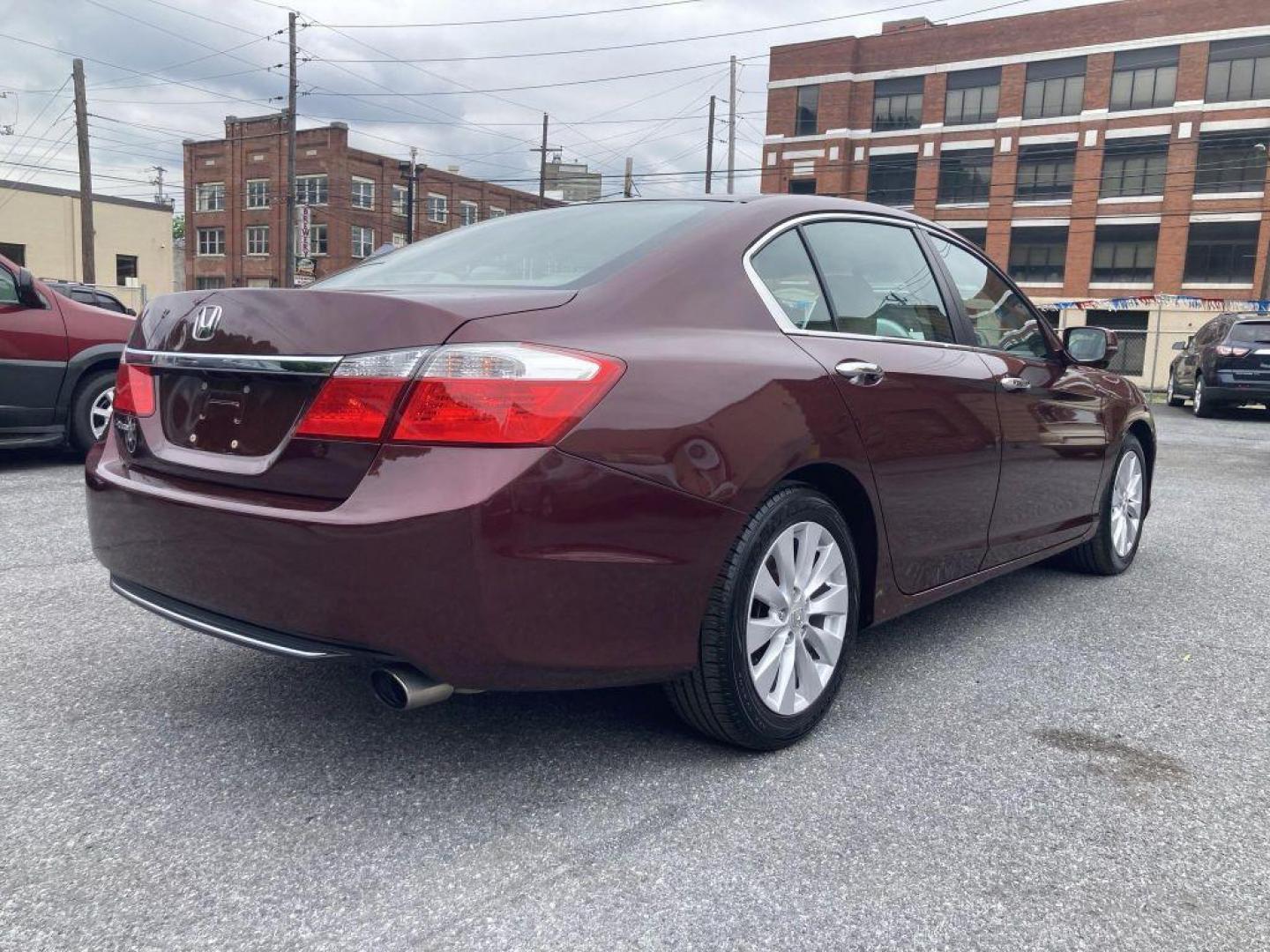 2013 BURG HONDA ACCORD EX (1HGCR2F75DA) with an 2.4L engine, Continuously Variable transmission, located at 117 North Cameron Street, Harrisburg, PA, 17101, (717) 963-8962, 40.267021, -76.875351 - WE FINANCE!!! Good Credit/ Bad Credit/ No Credit - ALL Trade-Ins Welcomed!!! ***Guaranteed Credit Approval*** APPLY ONLINE or CALL us TODAY ;) Internet Prices and Marketplace Prices are SPECIAL discounted ***CASH DEALS*** Retail Prices are higher. Please call us to discuss your cash and finan - Photo#4