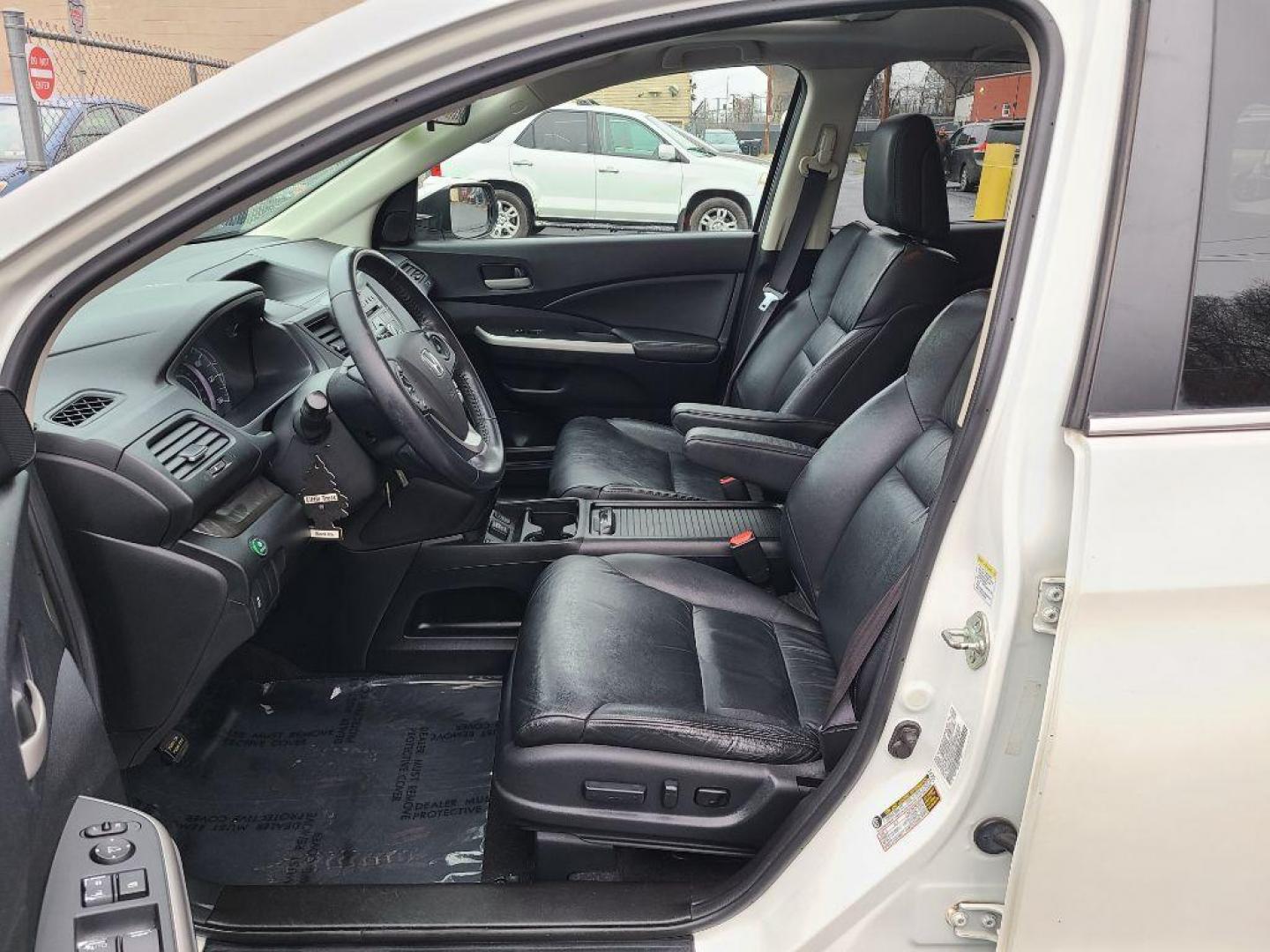 2013 WHITE HONDA CR-V EXL (5J6RM4H77DL) with an 2.4L engine, Automatic transmission, located at 117 North Cameron Street, Harrisburg, PA, 17101, (717) 963-8962, 40.267021, -76.875351 - WE FINANCE!!! Good Credit/ Bad Credit/ No Credit - ALL Trade-Ins Welcomed!!! ***Guaranteed Credit Approval*** APPLY ONLINE or CALL us TODAY ;) Internet Prices and Marketplace Prices are SPECIAL discounted ***CASH DEALS*** Retail Prices are higher. Please call us to discuss your cash and finan - Photo#14